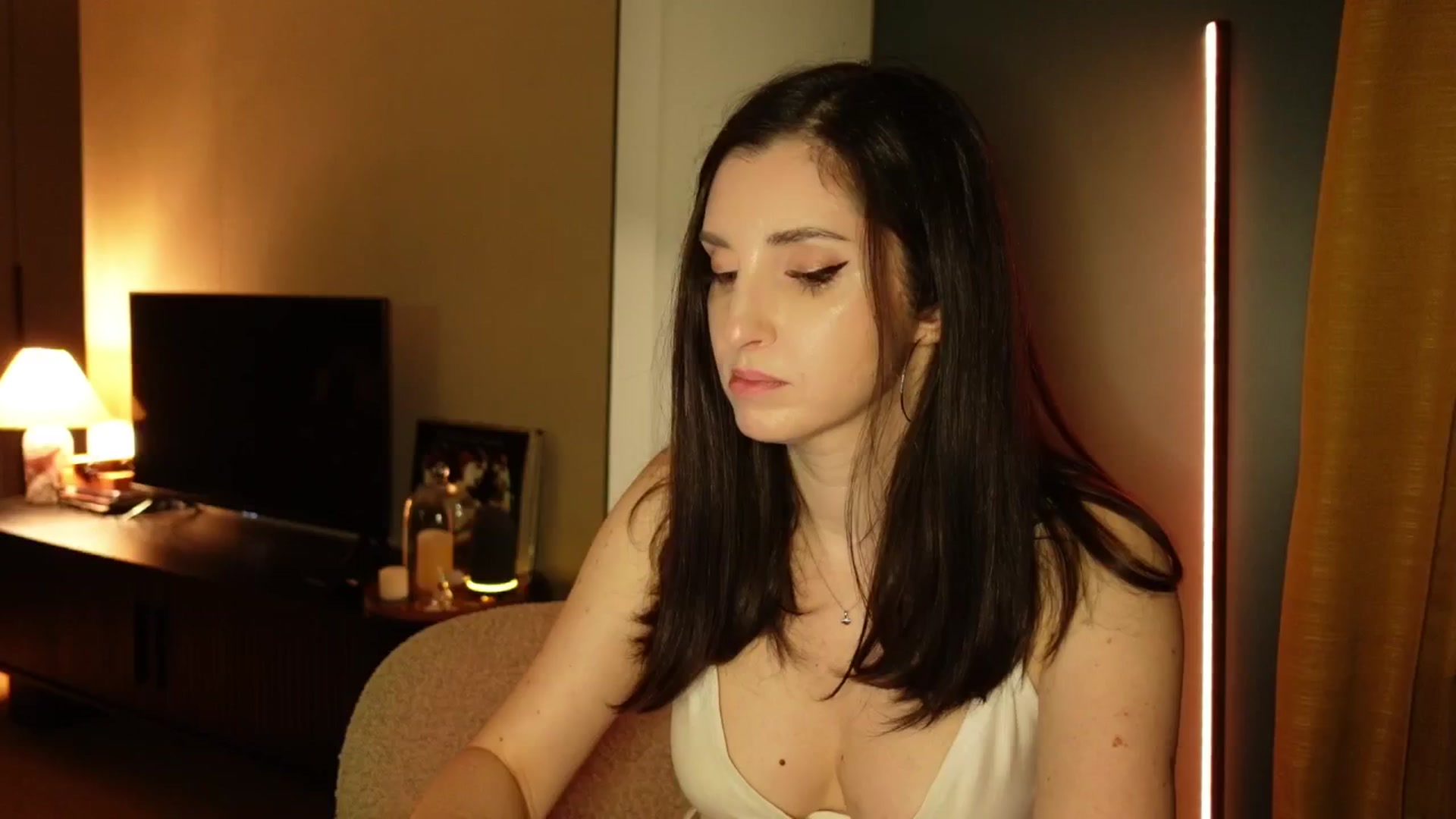 Gallery image thumbnail from Maddie's myfreecams stream on, 04/16/2025, 24:02 image 7 of 20