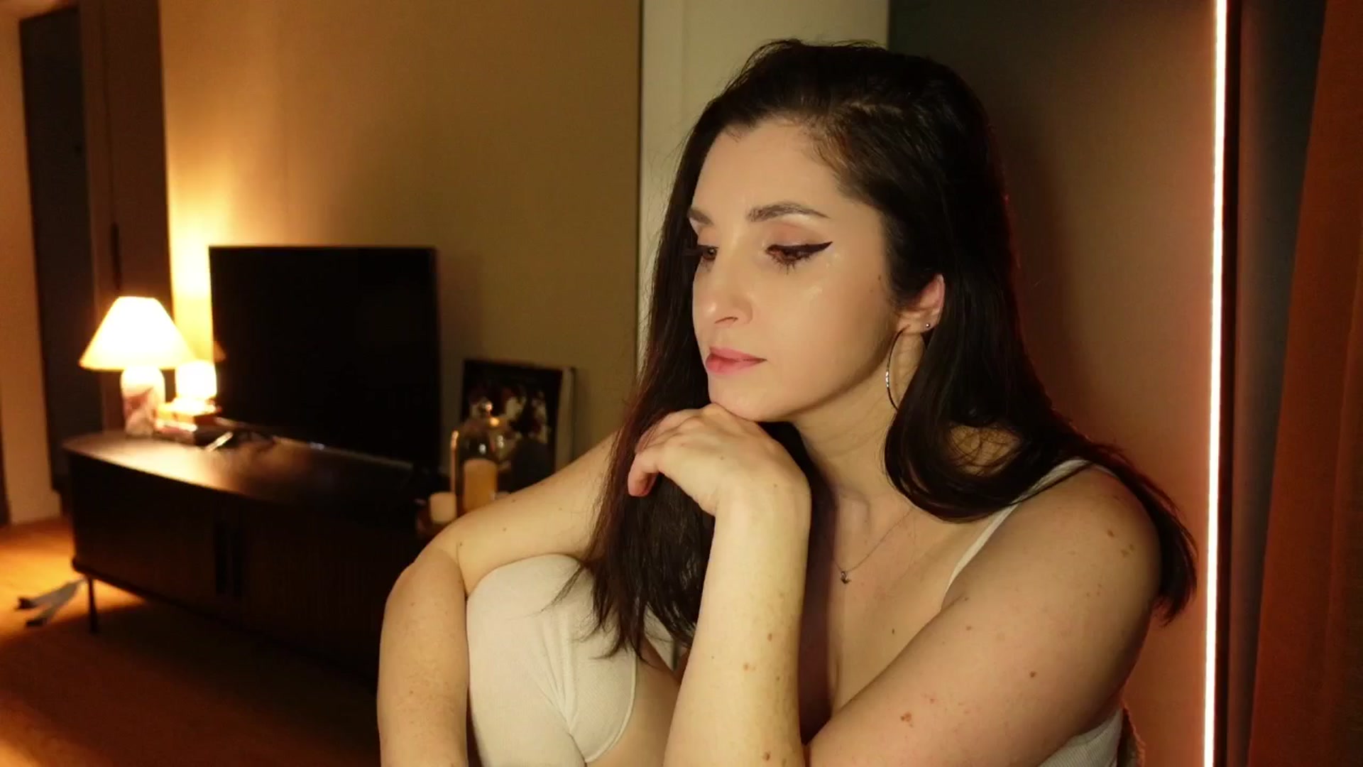 Gallery image thumbnail from Maddie's myfreecams stream on, 04/17/2025, 23:35 image 2 of 20