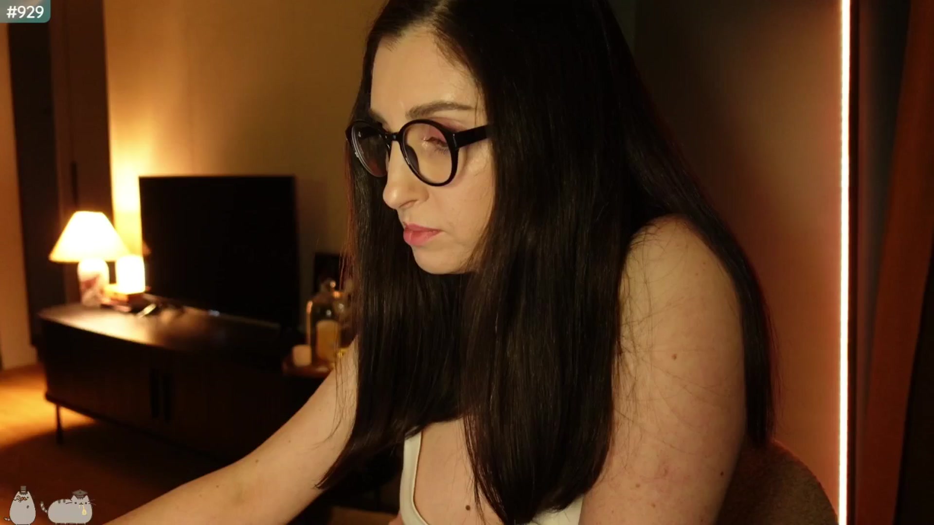 Gallery image thumbnail from Maddie's myfreecams stream on, 05/01/2025, 24:01 image 2 of 20
