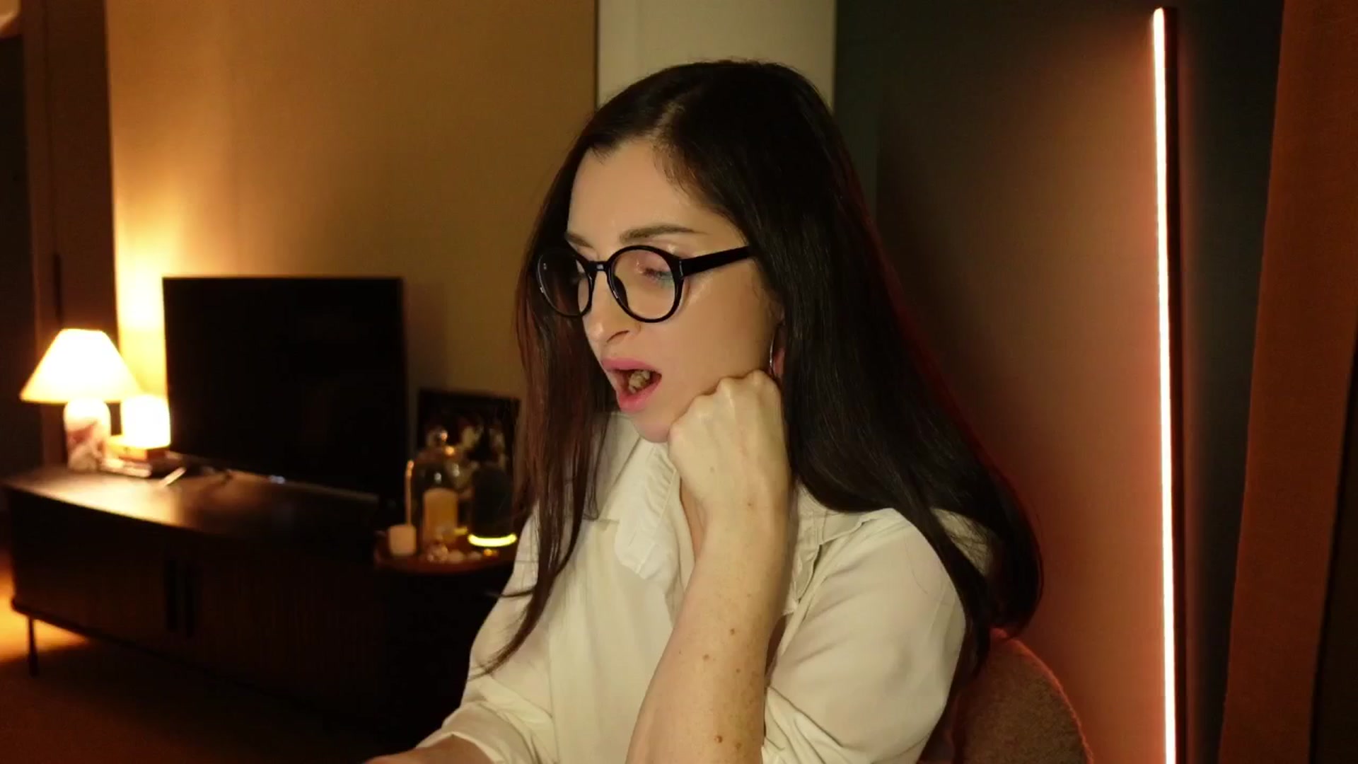 Gallery image thumbnail from Maddie's myfreecams stream on, 05/06/2025, 24:05 image 17 of 20