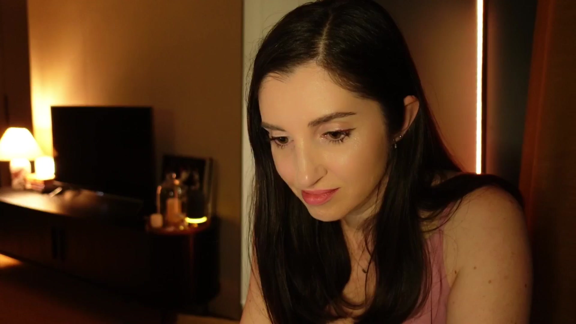 Gallery image thumbnail from Maddie's myfreecams stream on, 05/22/2025, 24:01 image 7 of 20