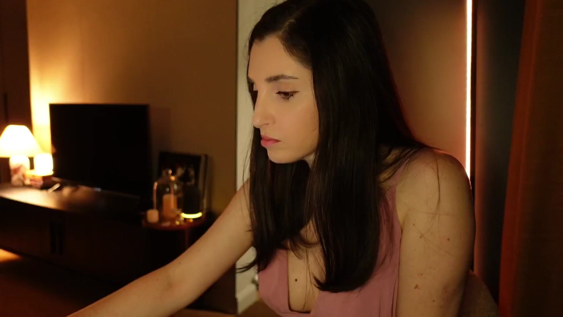 Gallery image thumbnail from Maddie's myfreecams stream on, 05/22/2025, 24:01 image 3 of 20