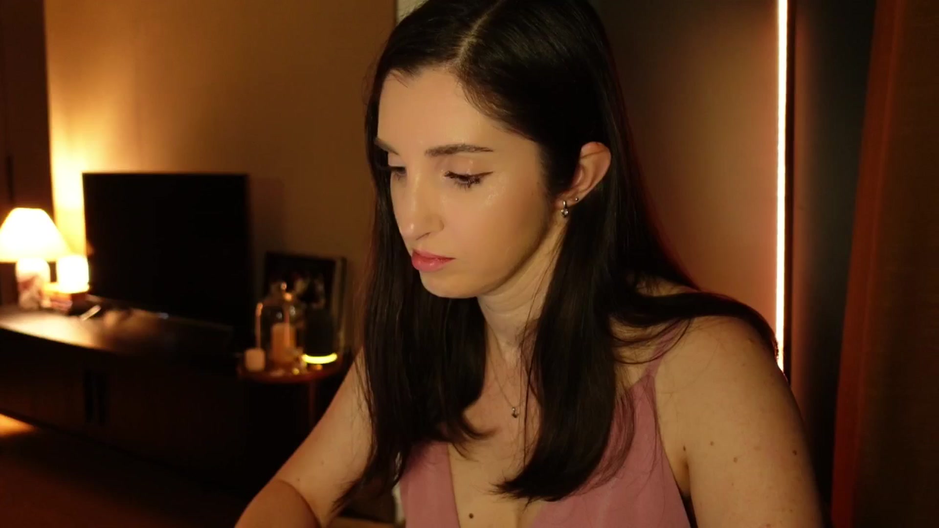 Gallery image thumbnail from Maddie's myfreecams stream on, 05/22/2025, 24:01 image 6 of 20