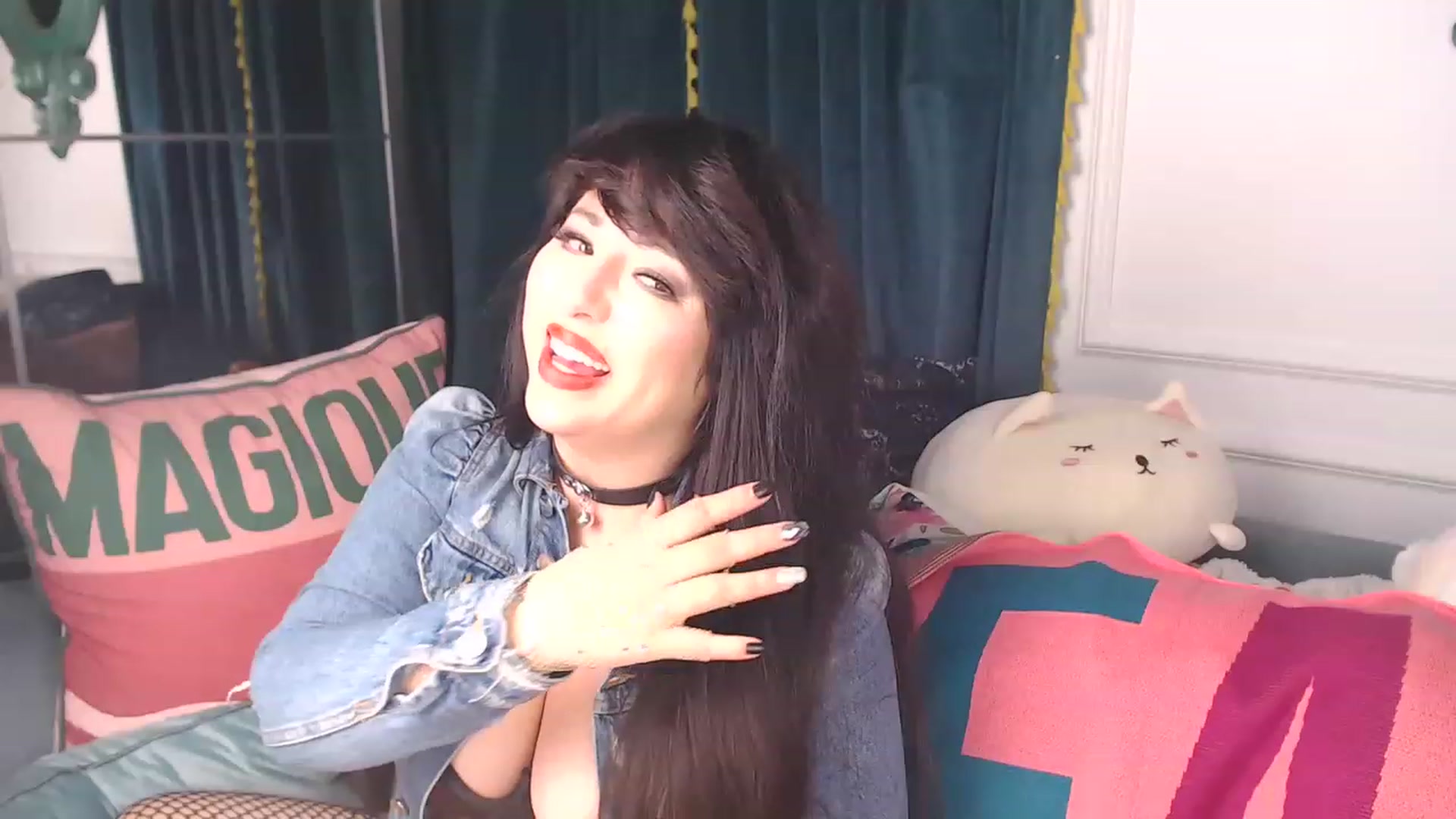Gallery image thumbnail from MaddyWinters's myfreecams stream on, 12/16/2022, 12:42 image 4 of 20