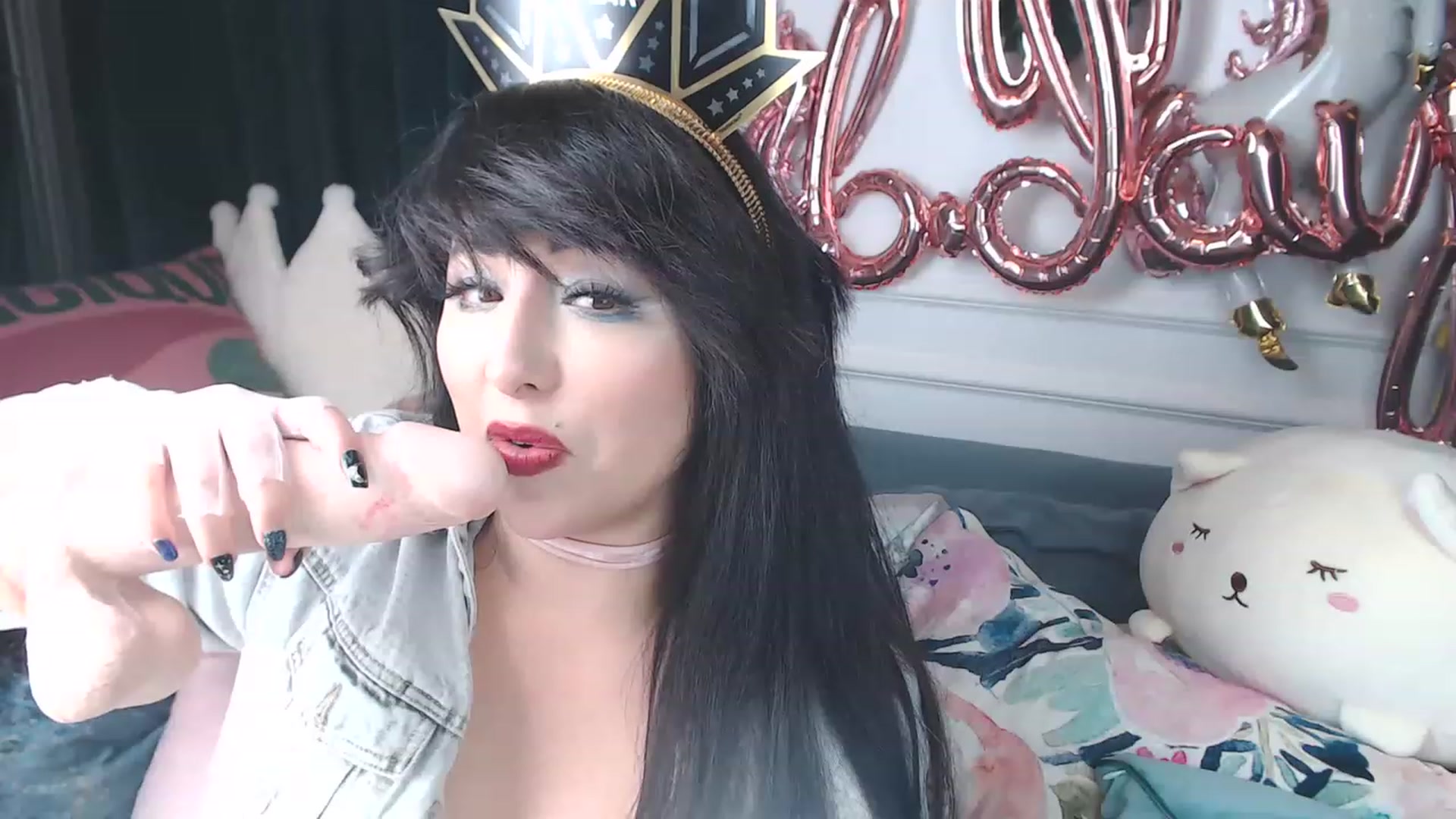 Gallery image thumbnail from MaddyWinters's myfreecams stream on, 01/01/2023, 08:26 image 9 of 20