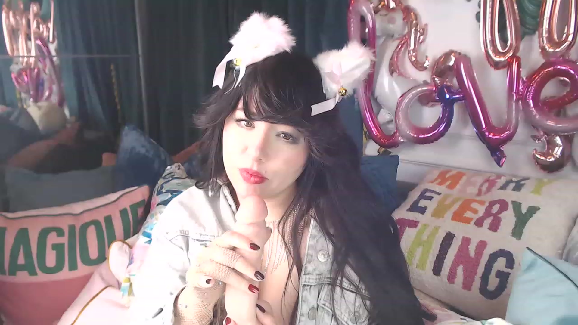 Gallery image thumbnail from MaddyWinters's myfreecams stream on, 03/06/2023, 09:53 image 6 of 20