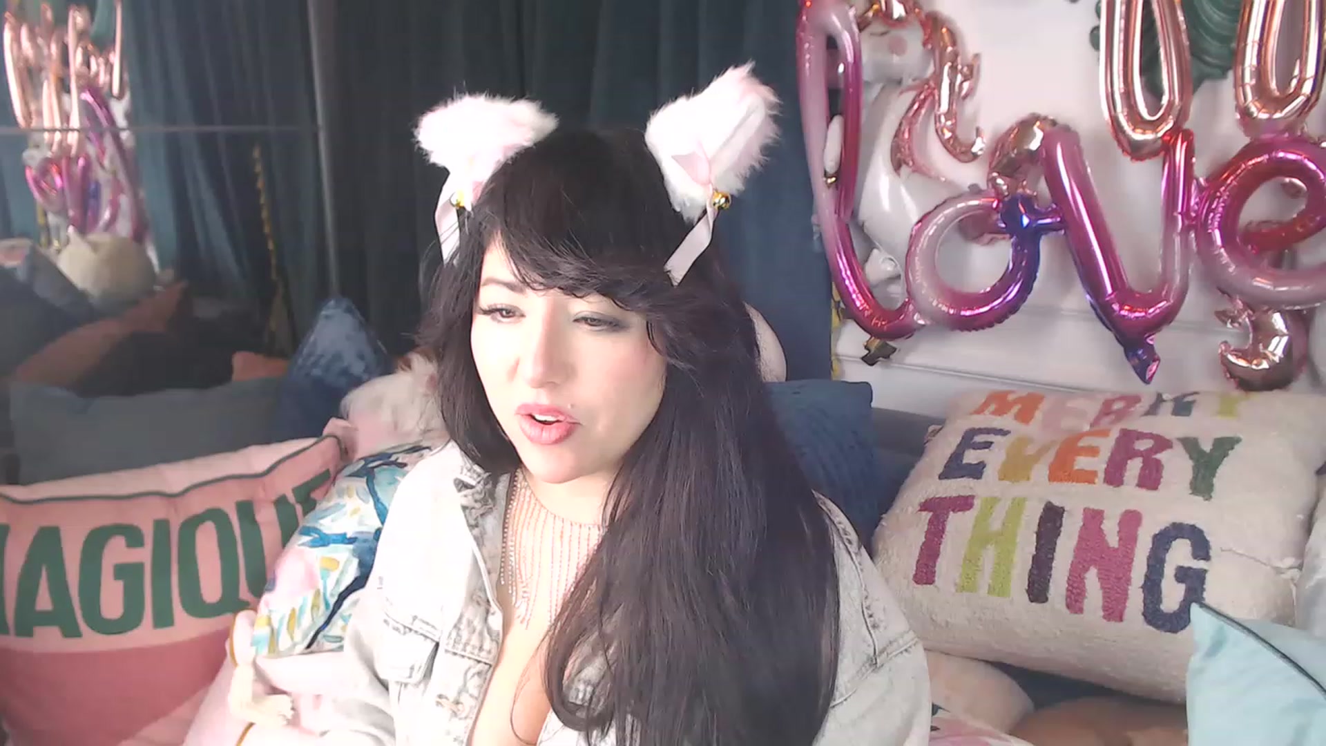 Gallery image thumbnail from MaddyWinters's myfreecams stream on, 03/06/2023, 14:01 image 5 of 20