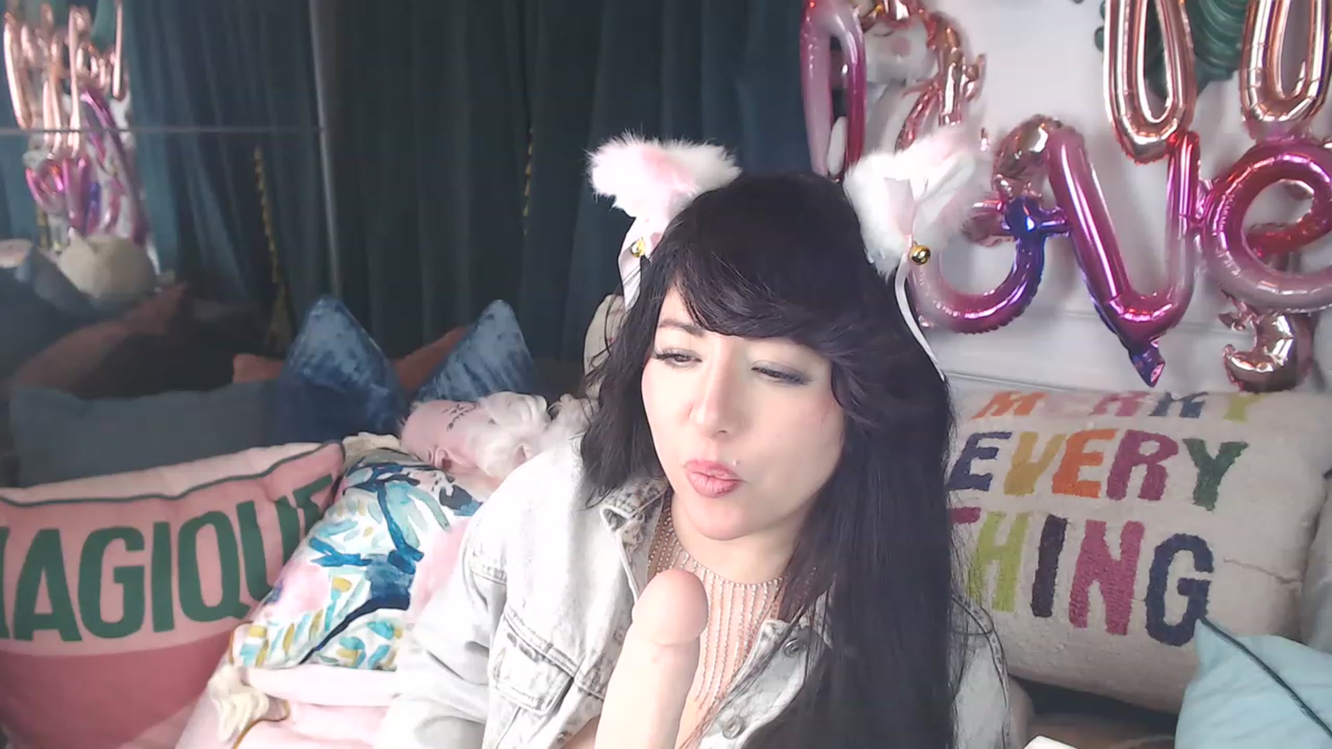 Gallery image thumbnail from MaddyWinters's myfreecams stream on, 03/06/2023, 14:01 image 9 of 20