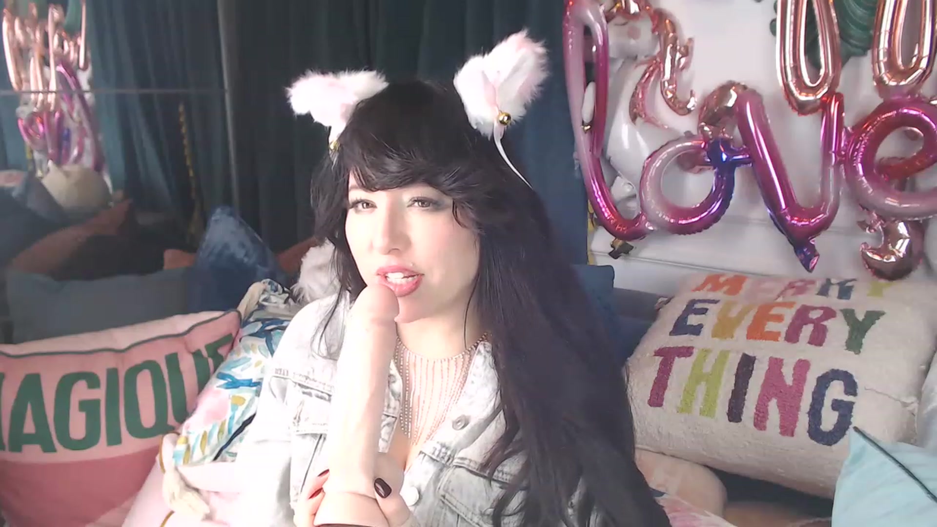 Gallery image thumbnail from MaddyWinters's myfreecams stream on, 03/06/2023, 14:01 image 10 of 20