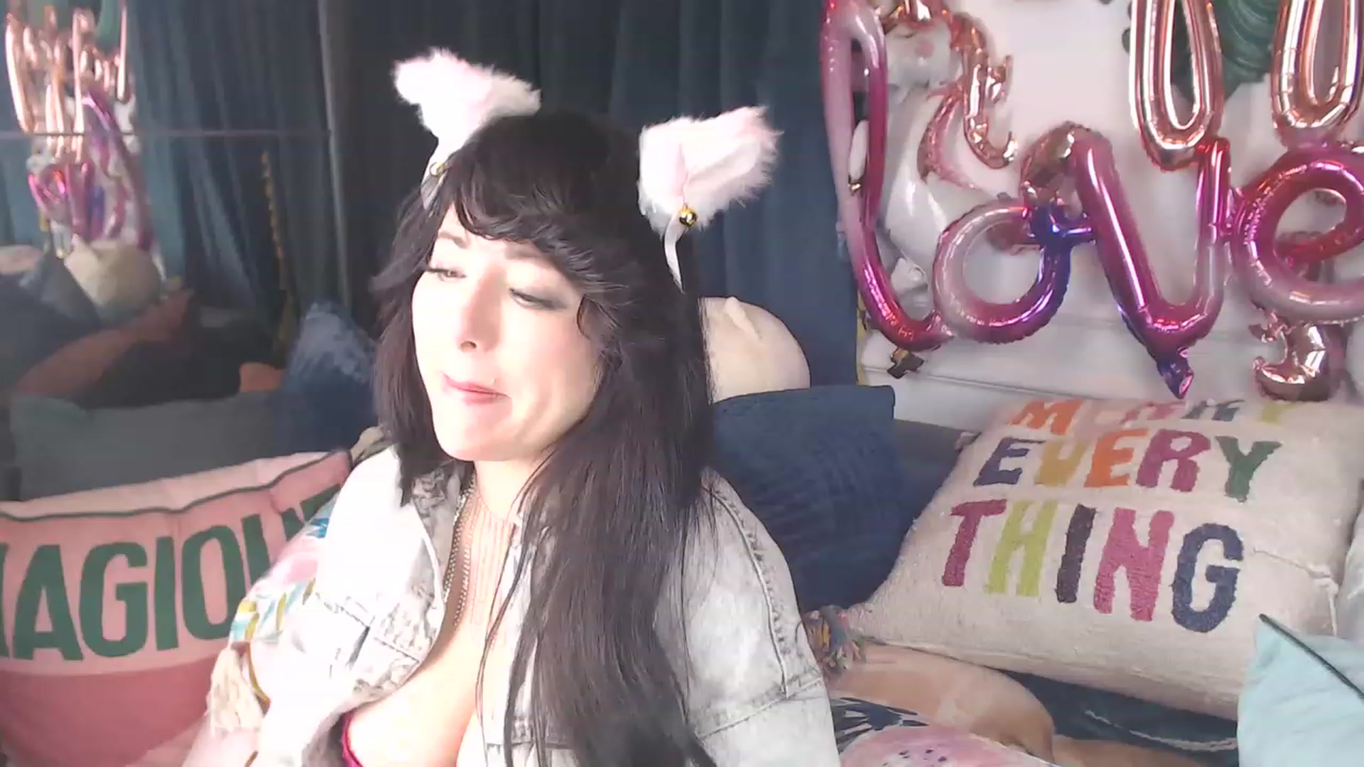 Gallery image thumbnail from MaddyWinters's myfreecams stream on, 03/06/2023, 14:01 image 17 of 20