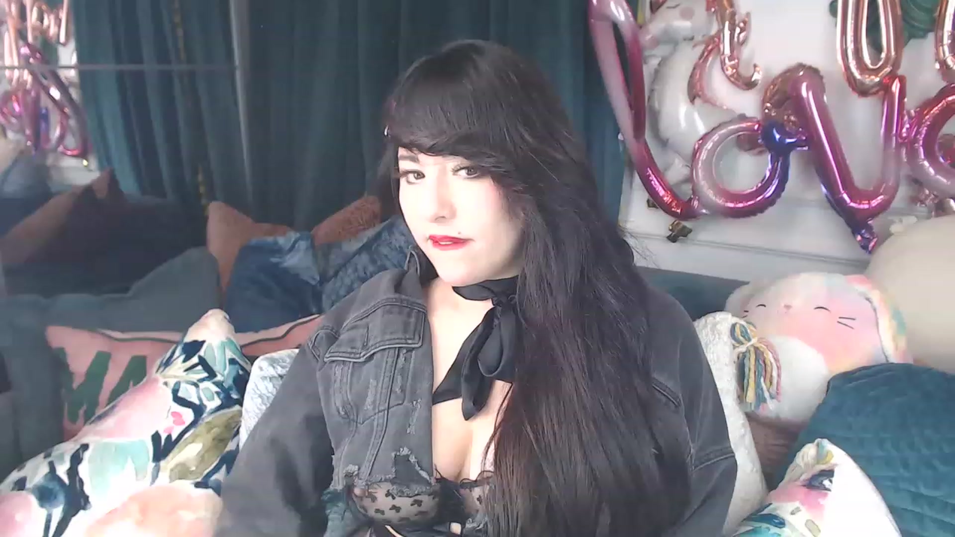 Gallery image thumbnail from MaddyWinters's myfreecams stream on, 03/14/2023, 12:39 image 16 of 20
