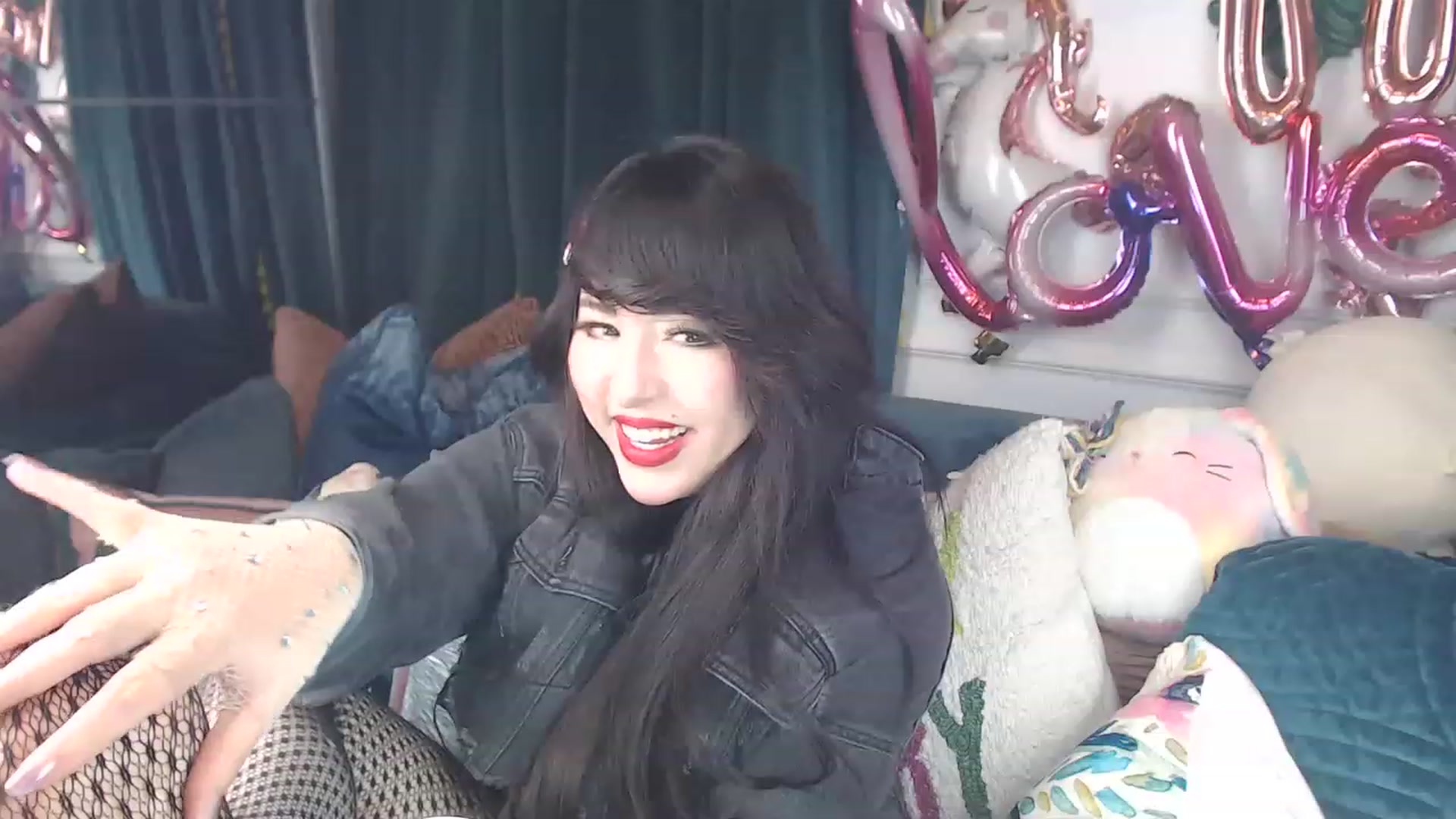 Gallery image thumbnail from MaddyWinters's myfreecams stream on, 03/14/2023, 12:39 image 3 of 20