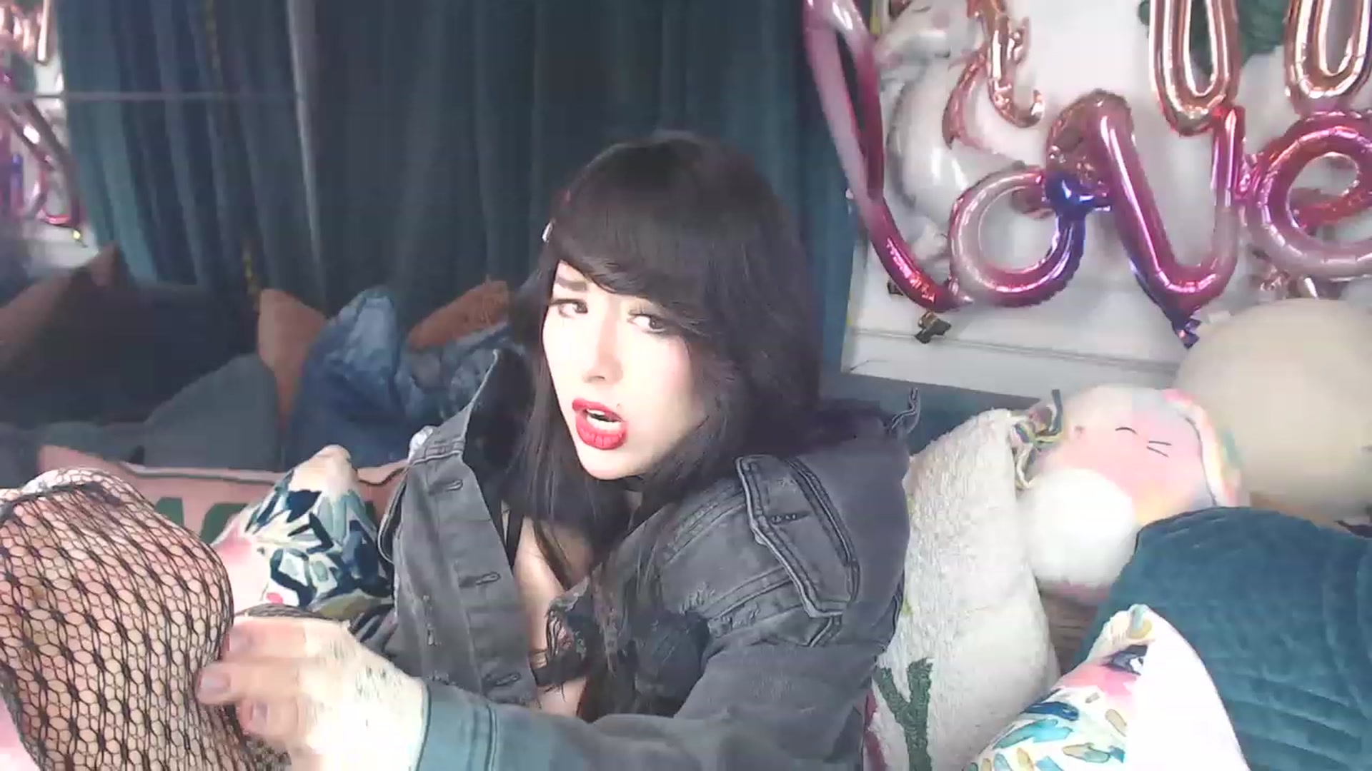 Gallery image thumbnail from MaddyWinters's myfreecams stream on, 03/14/2023, 12:39 image 5 of 20