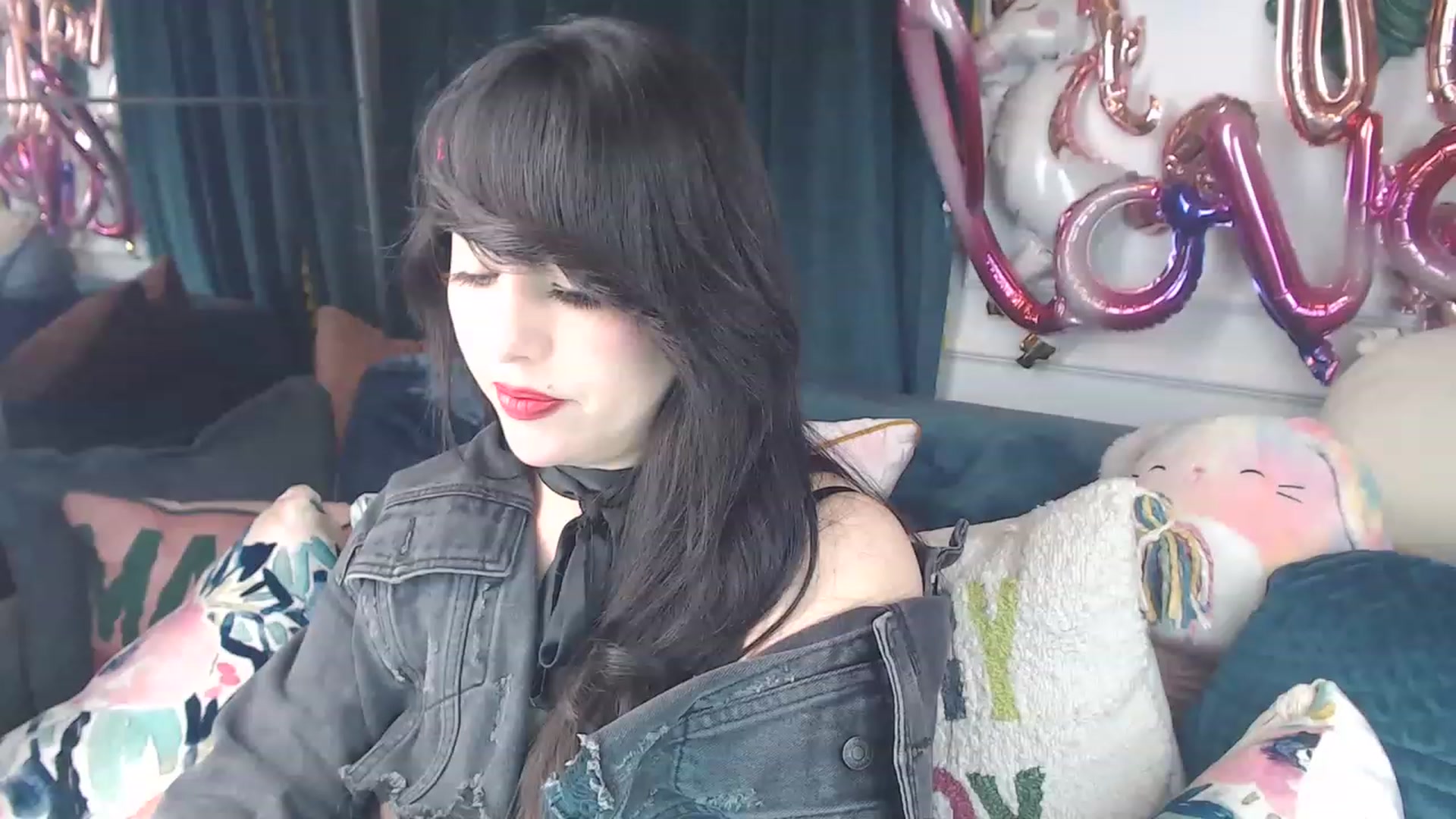 Gallery image thumbnail from MaddyWinters's myfreecams stream on, 03/14/2023, 13:18 image 17 of 20