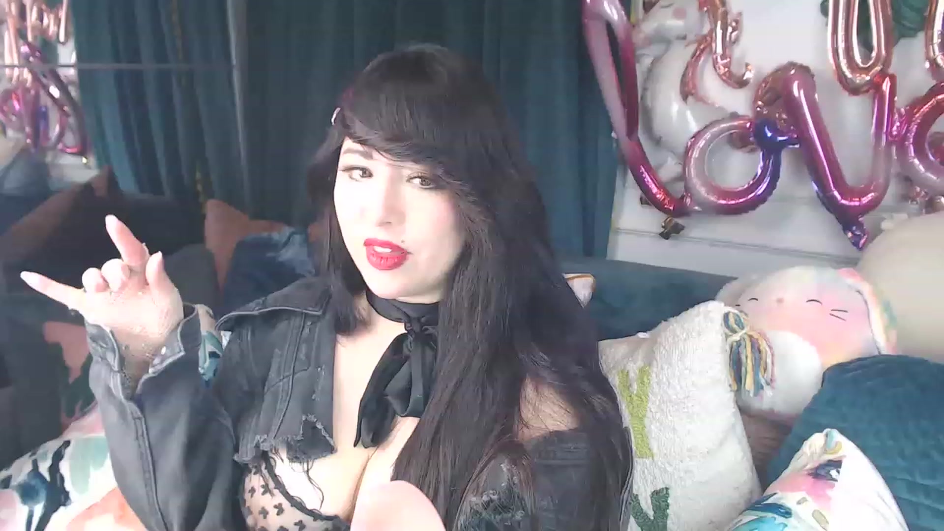 Gallery image thumbnail from MaddyWinters's myfreecams stream on, 03/14/2023, 13:18 image 7 of 20