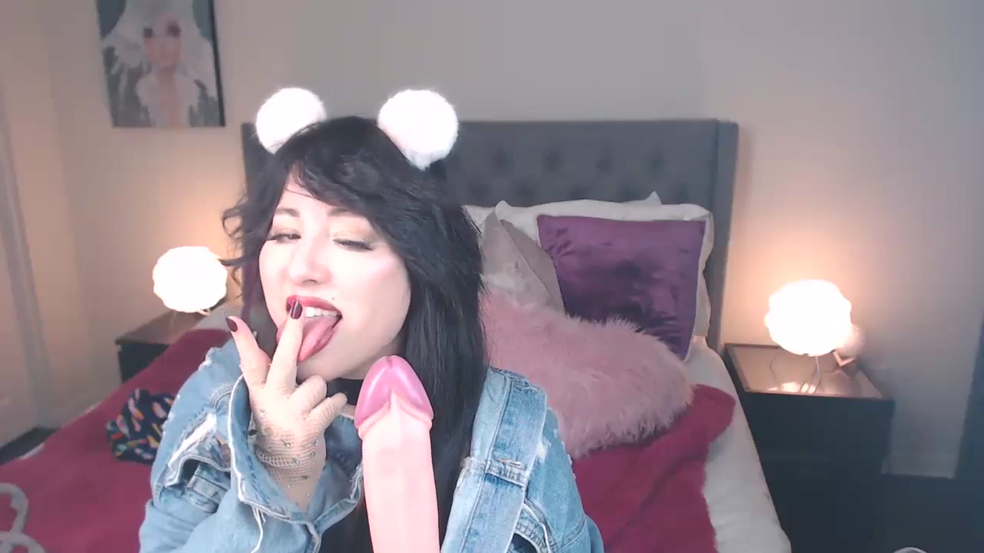 Gallery image thumbnail from MaddyWinters's myfreecams stream on, 06/08/2023, 10:39 image 18 of 20