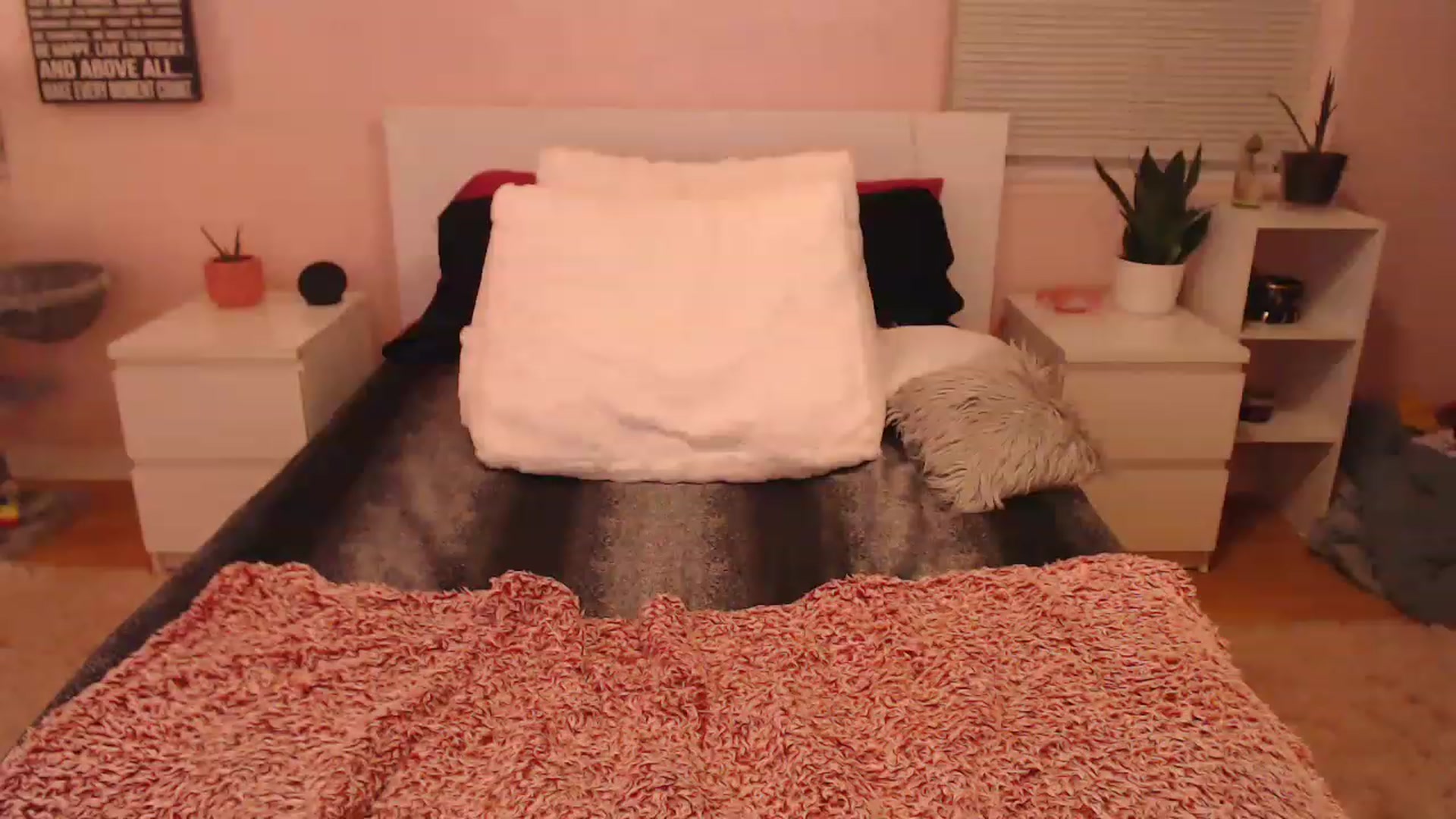 Gallery image thumbnail from Maddz_Jo's myfreecams stream on, 03/12/2023, 08:46 image 19 of 20
