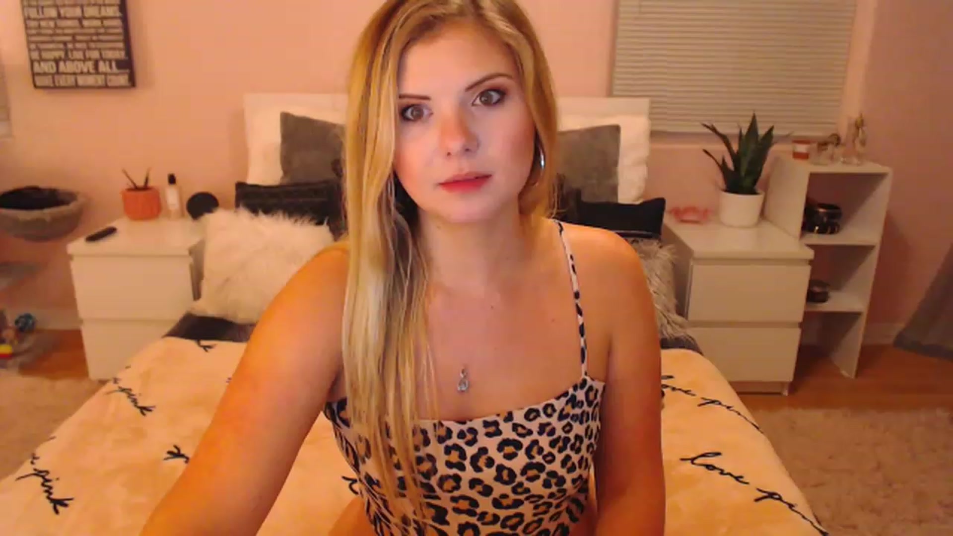 Gallery image thumbnail from Maddz_Jo's myfreecams stream on, 03/26/2023, 05:45 image 1 of 20