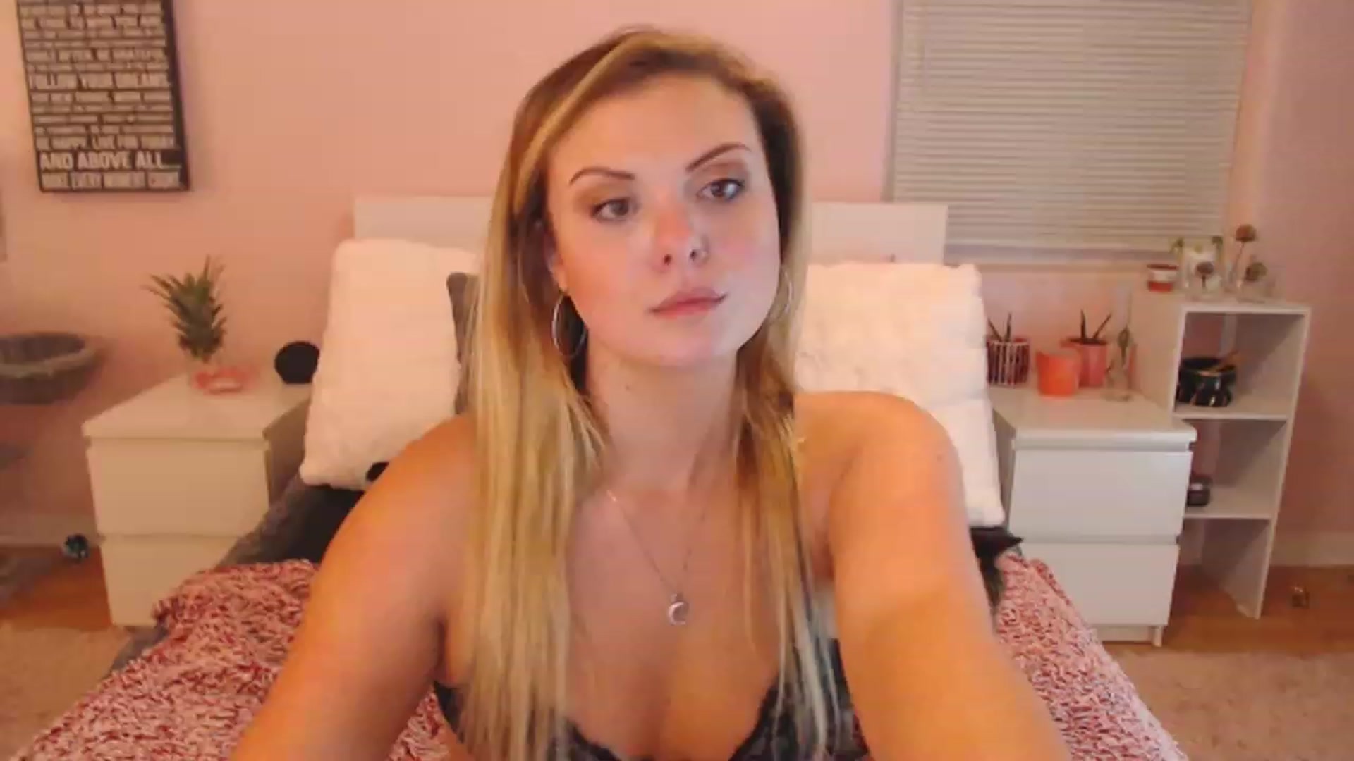 Gallery image thumbnail from Maddz_Jo's myfreecams stream on, 04/07/2023, 05:47 image 6 of 20