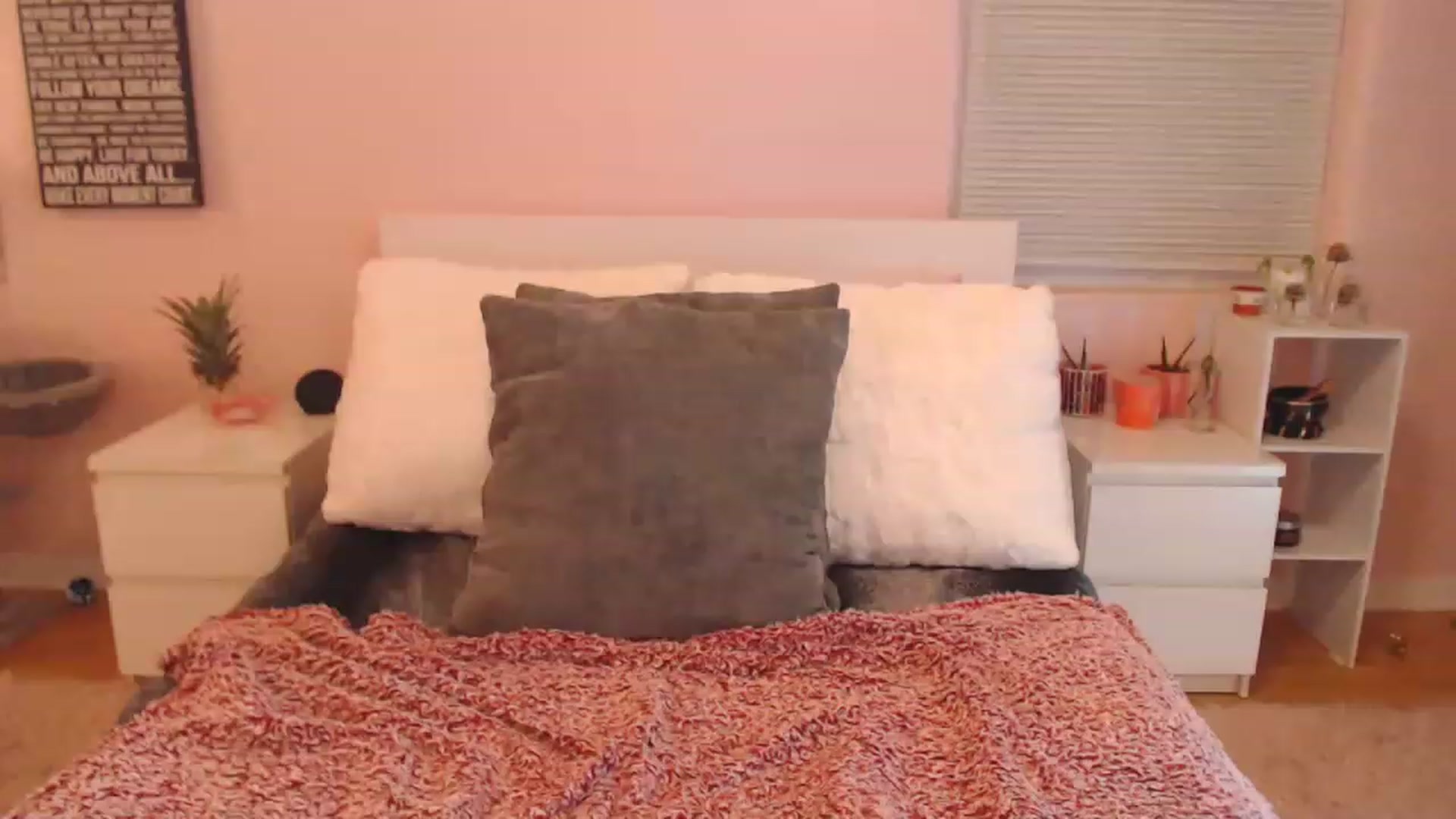 Gallery image thumbnail from Maddz_Jo's myfreecams stream on, 04/07/2023, 05:47 image 1 of 20