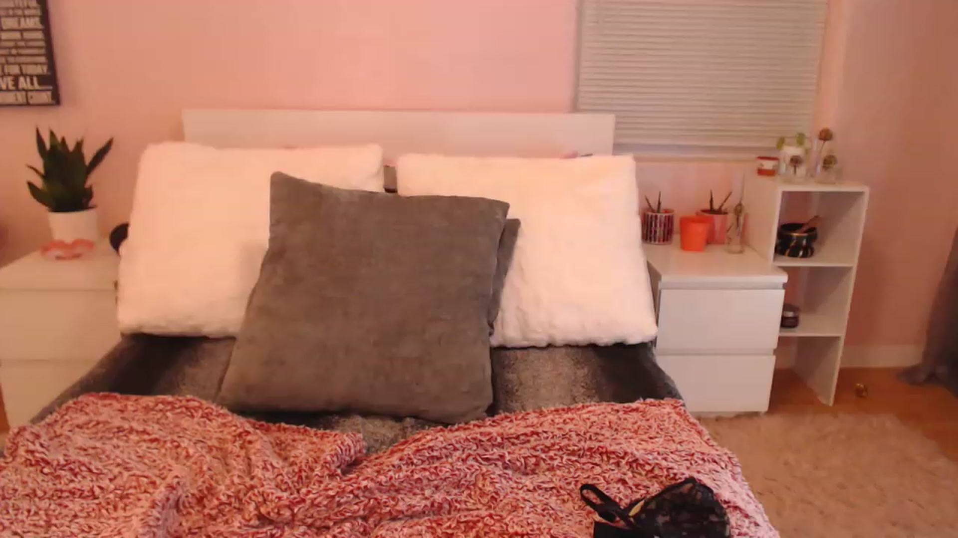Gallery image thumbnail from Maddz_Jo's myfreecams stream on, 04/08/2023, 06:02 image 15 of 20