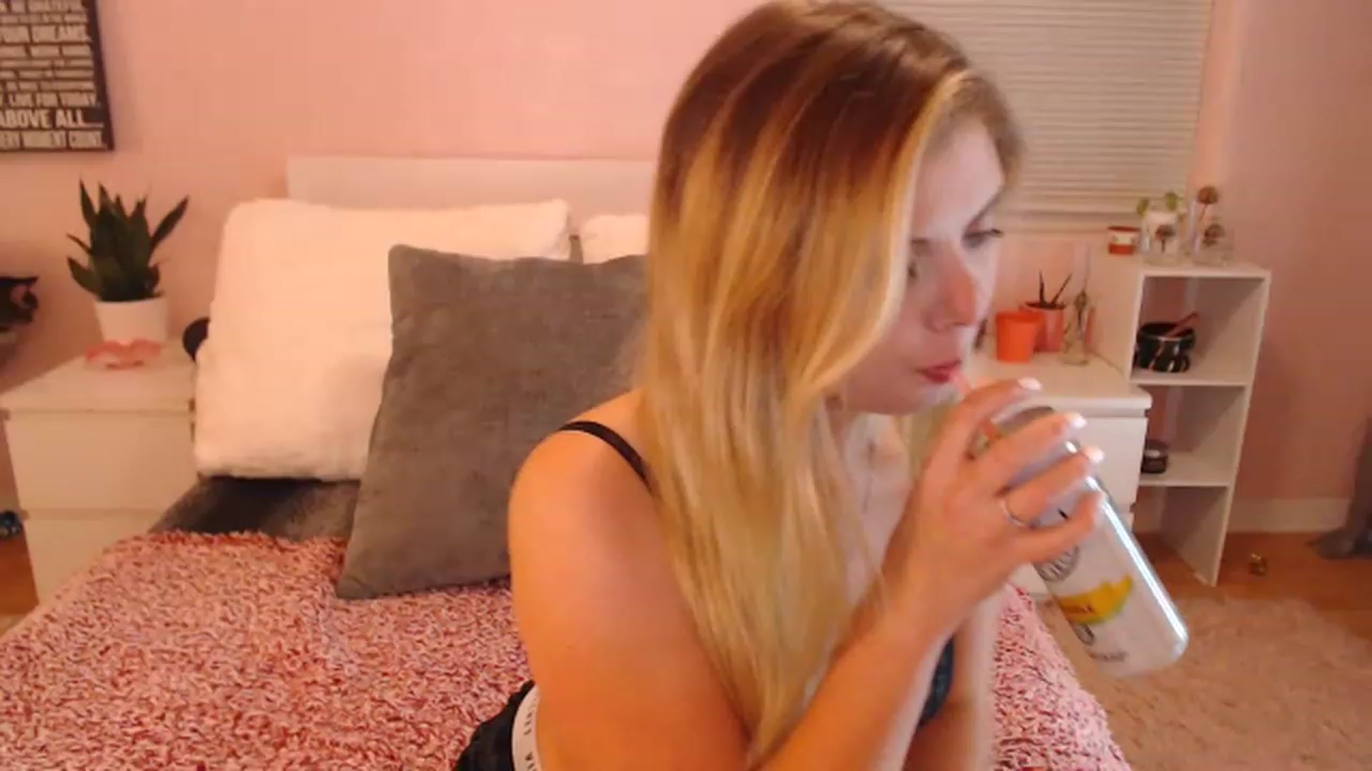 Gallery image thumbnail from Maddz_Jo's myfreecams stream on, 04/08/2023, 06:02 image 1 of 20