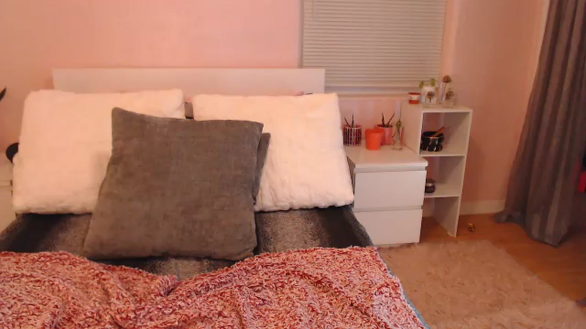 Gallery image thumbnail from Maddz_Jo's myfreecams stream on, 04/08/2023, 06:02 image 16 of 20