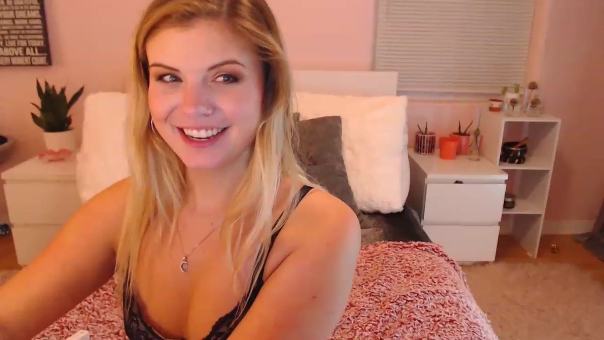 Gallery image thumbnail from Maddz_Jo's myfreecams stream on, 04/08/2023, 07:38 image 2 of 20