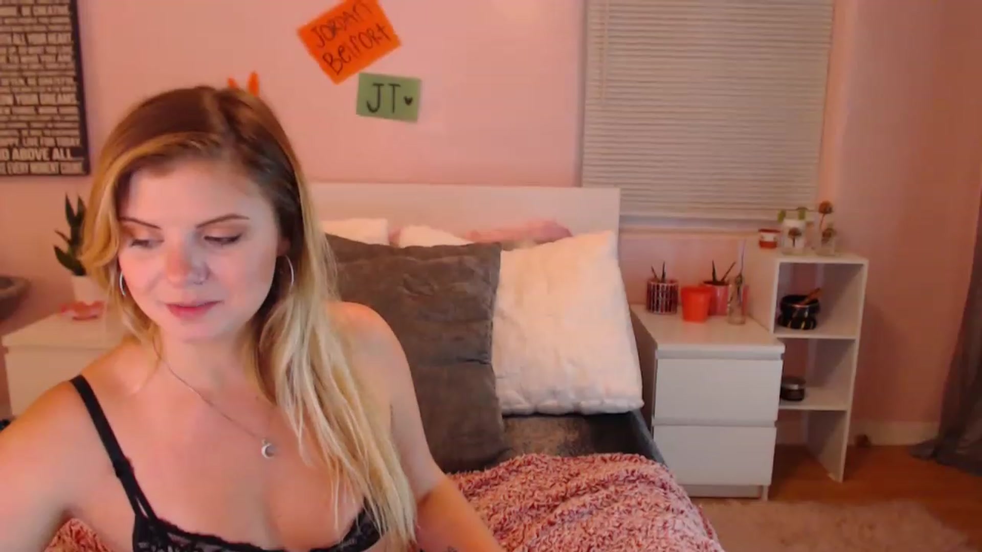 Gallery image thumbnail from Maddz_Jo's myfreecams stream on, 04/09/2023, 06:27 image 12 of 20