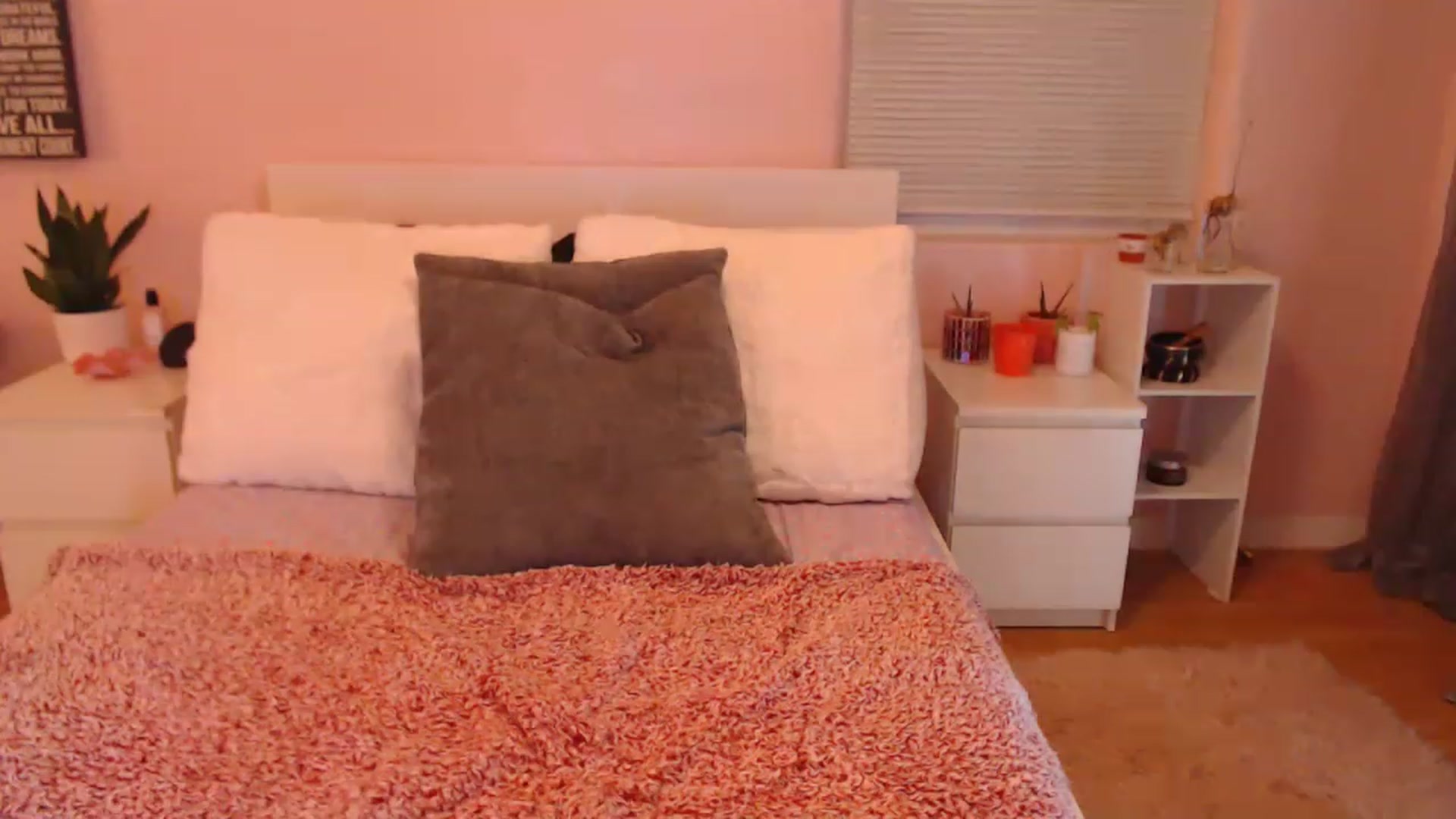 Gallery image thumbnail from Maddz_Jo's myfreecams stream on, 04/13/2023, 05:55 image 10 of 20