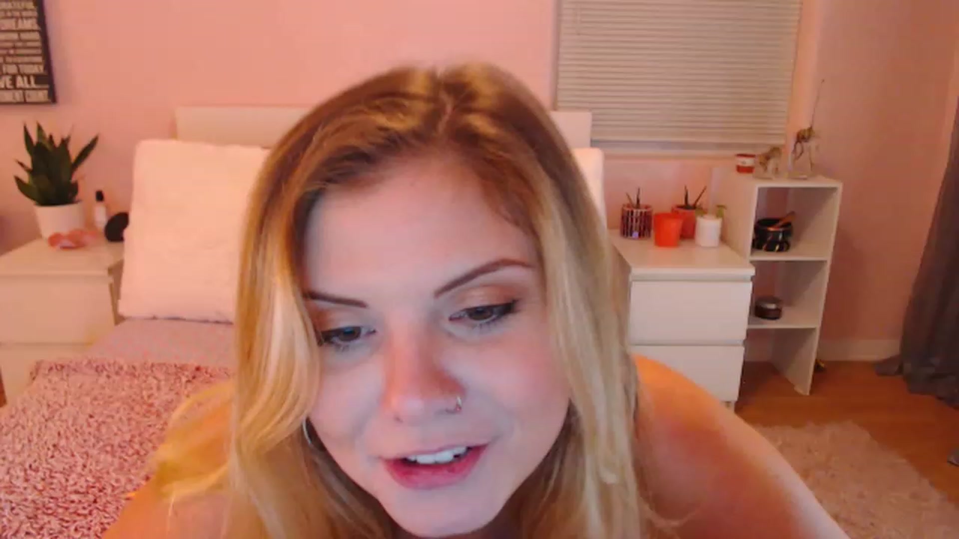 Gallery image thumbnail from Maddz_Jo's myfreecams stream on, 04/13/2023, 05:55 image 1 of 20