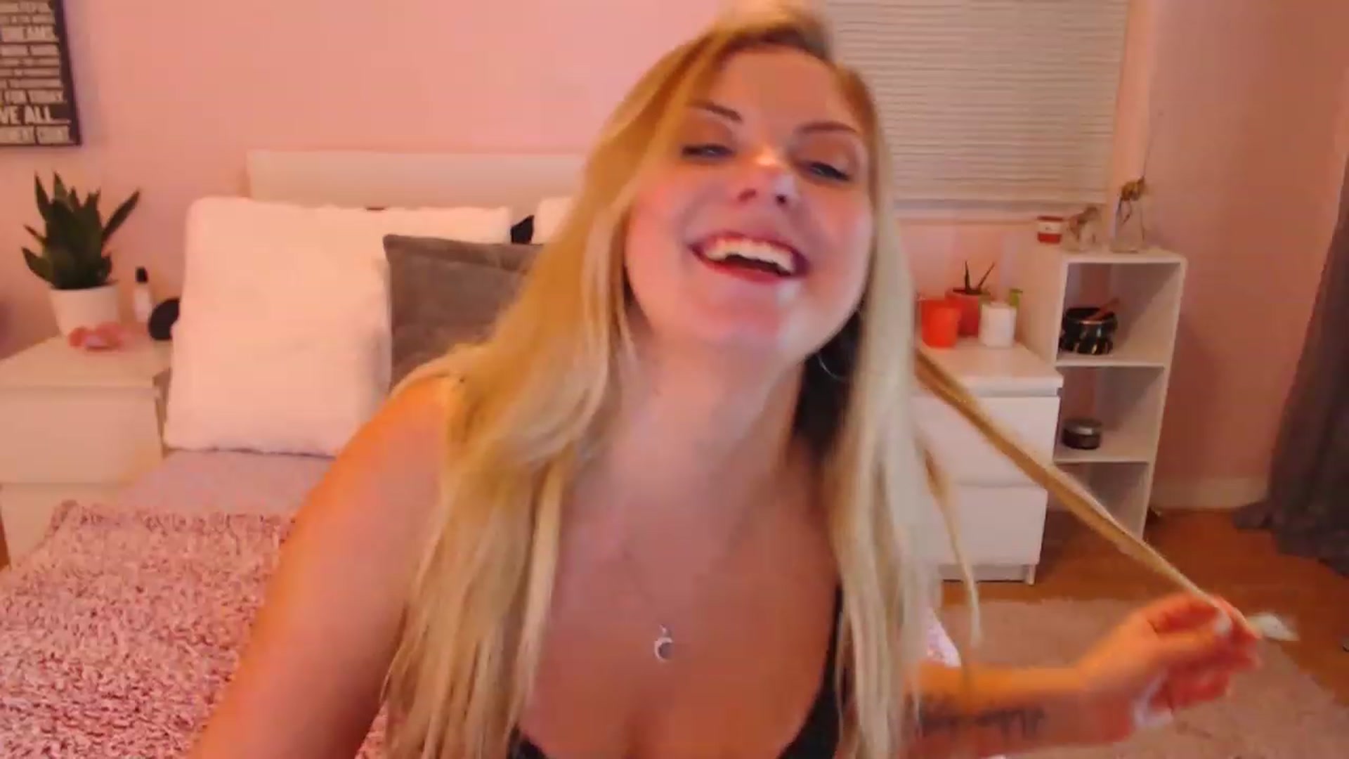 Gallery image thumbnail from Maddz_Jo's myfreecams stream on, 04/13/2023, 05:55 image 19 of 20