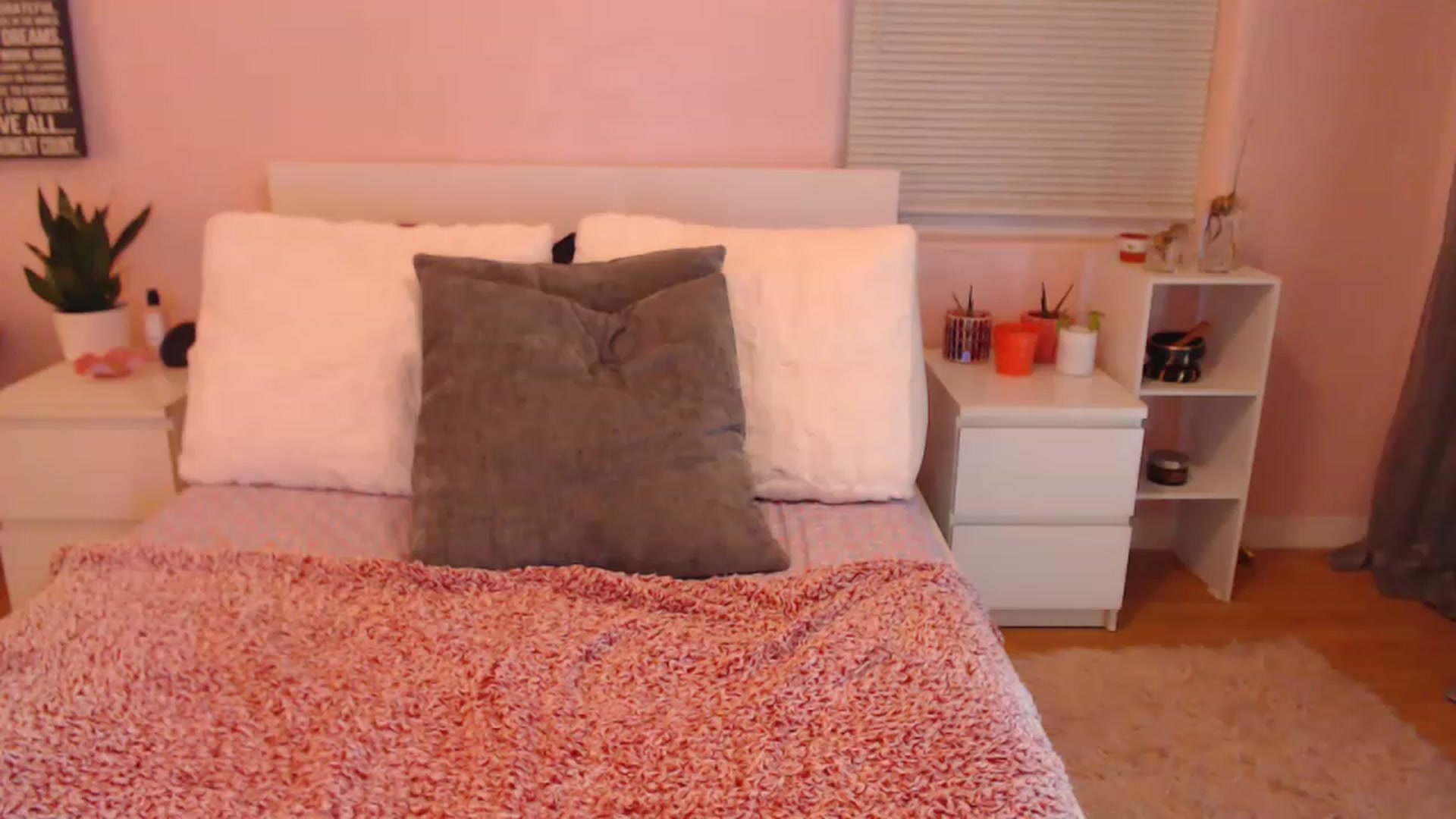 Gallery image thumbnail from Maddz_Jo's myfreecams stream on, 04/13/2023, 05:55 image 17 of 20