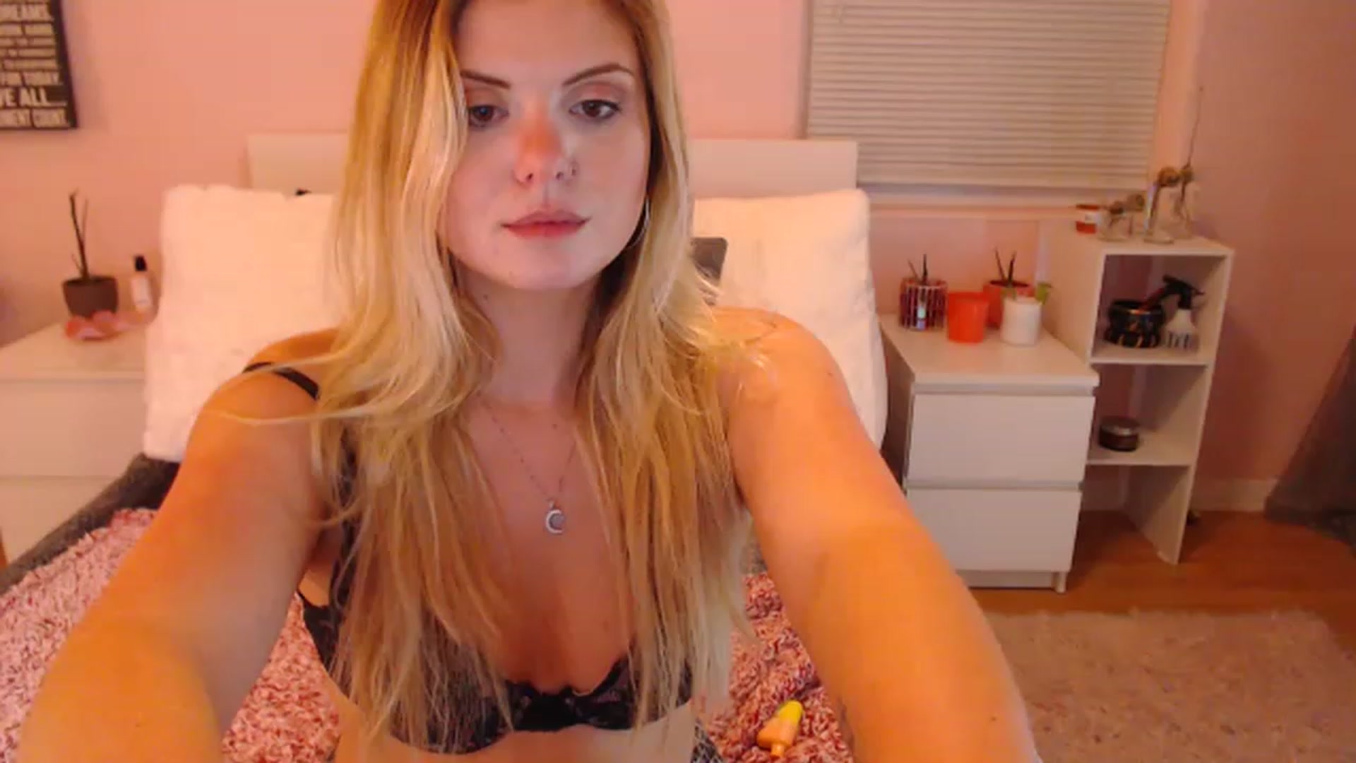 Gallery image thumbnail from Maddz_Jo's myfreecams stream on, 04/14/2023, 06:53 image 19 of 20
