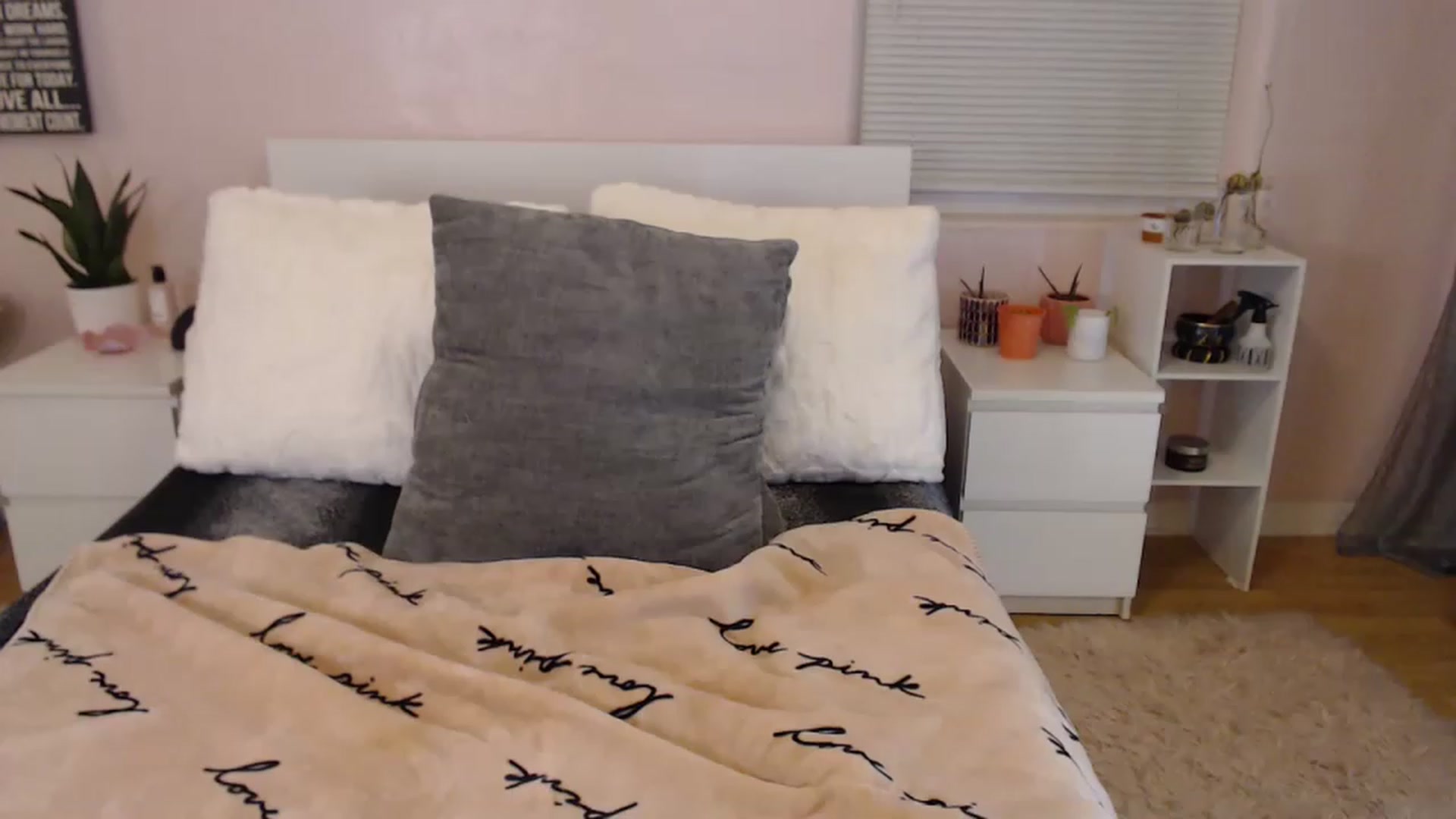 Gallery image thumbnail from Maddz_Jo's myfreecams stream on, 04/16/2023, 05:23 image 2 of 20