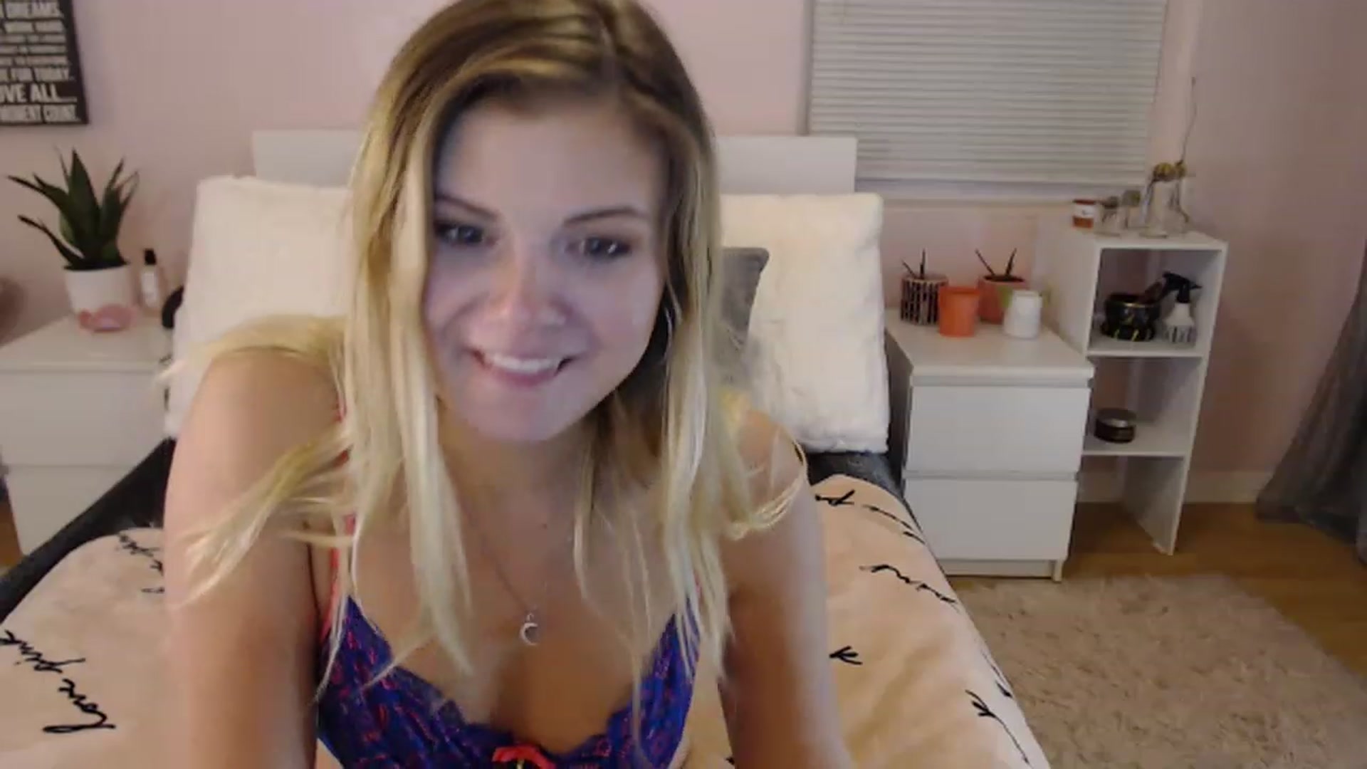 Gallery image thumbnail from Maddz_Jo's myfreecams stream on, 04/16/2023, 05:23 image 17 of 20