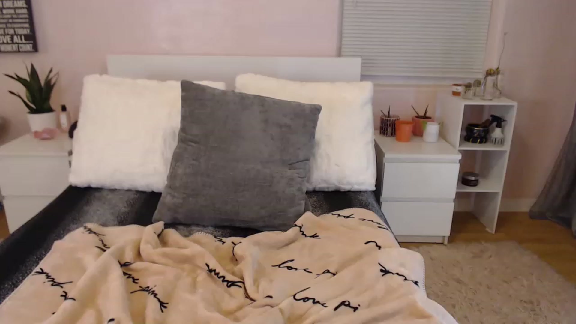Gallery image thumbnail from Maddz_Jo's myfreecams stream on, 04/16/2023, 07:49 image 4 of 20