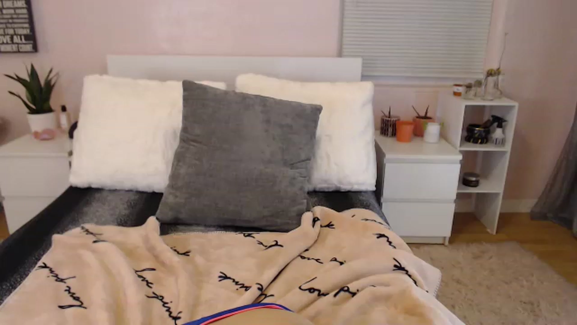 Gallery image thumbnail from Maddz_Jo's myfreecams stream on, 04/16/2023, 07:49 image 2 of 20