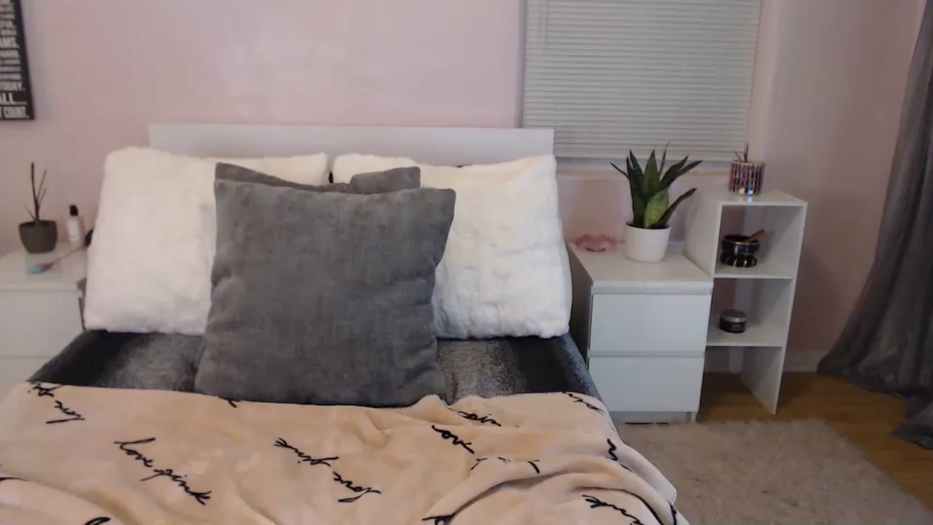 Gallery image thumbnail from Maddz_Jo's myfreecams stream on, 04/20/2023, 03:37 image 7 of 20