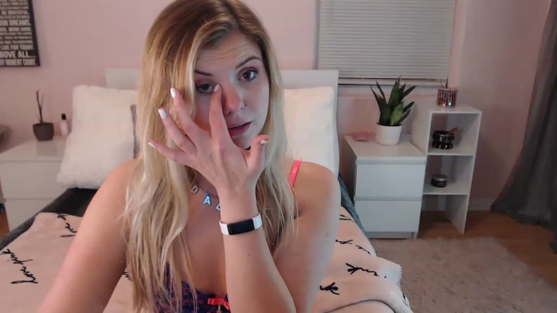 Gallery image thumbnail from Maddz_Jo's myfreecams stream on, 04/22/2023, 06:54 image 17 of 20