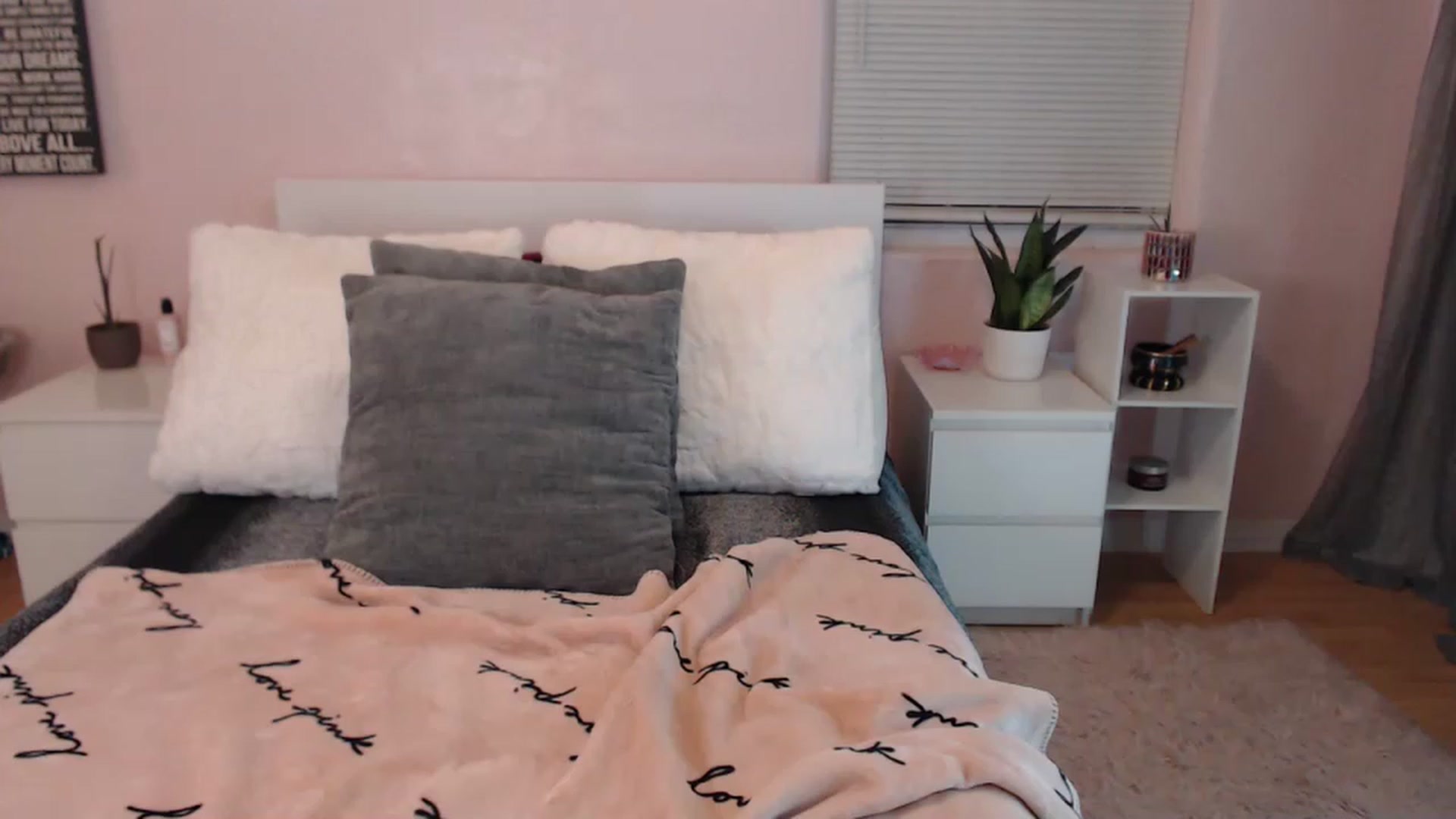Gallery image thumbnail from Maddz_Jo's myfreecams stream on, 04/22/2023, 06:54 image 19 of 20