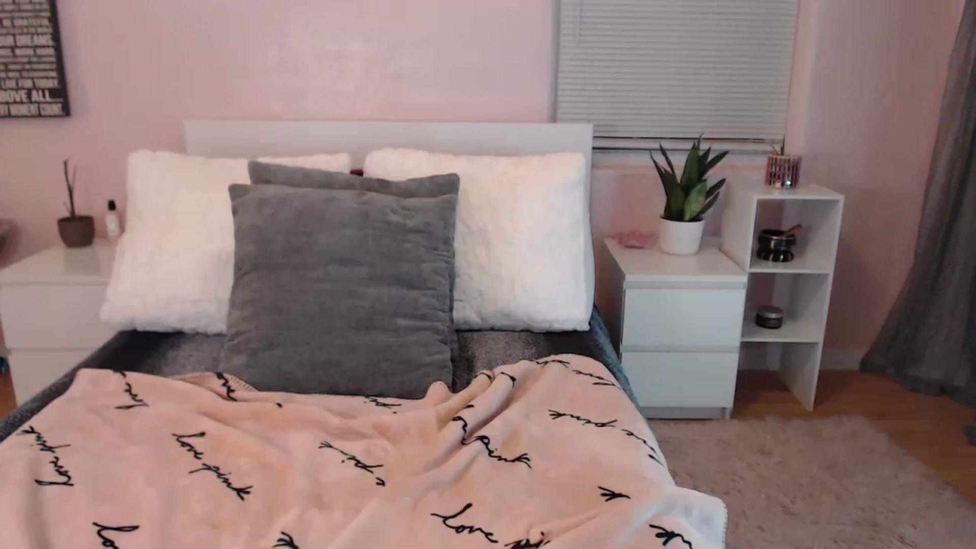 Gallery image thumbnail from Maddz_Jo's myfreecams stream on, 04/22/2023, 06:54 image 1 of 20