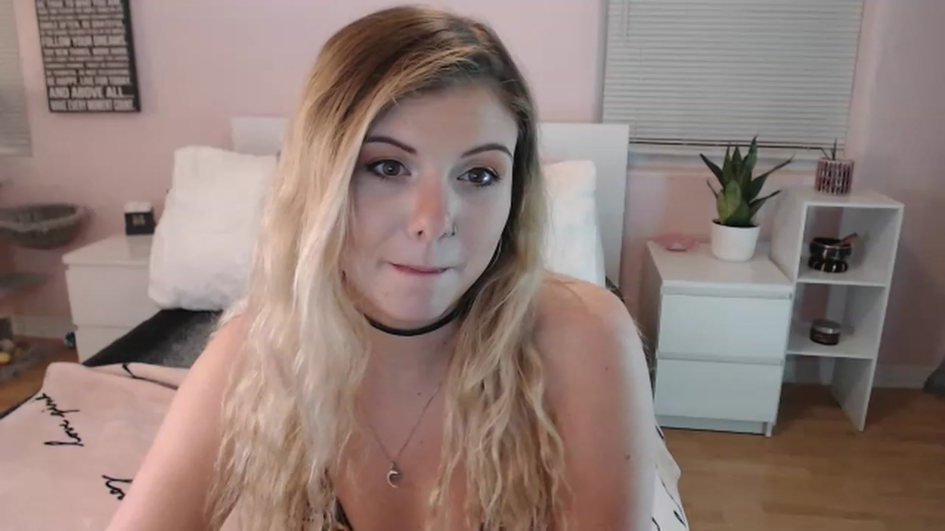 Gallery image thumbnail from Maddz_Jo's myfreecams stream on, 04/27/2023, 04:29 image 7 of 20