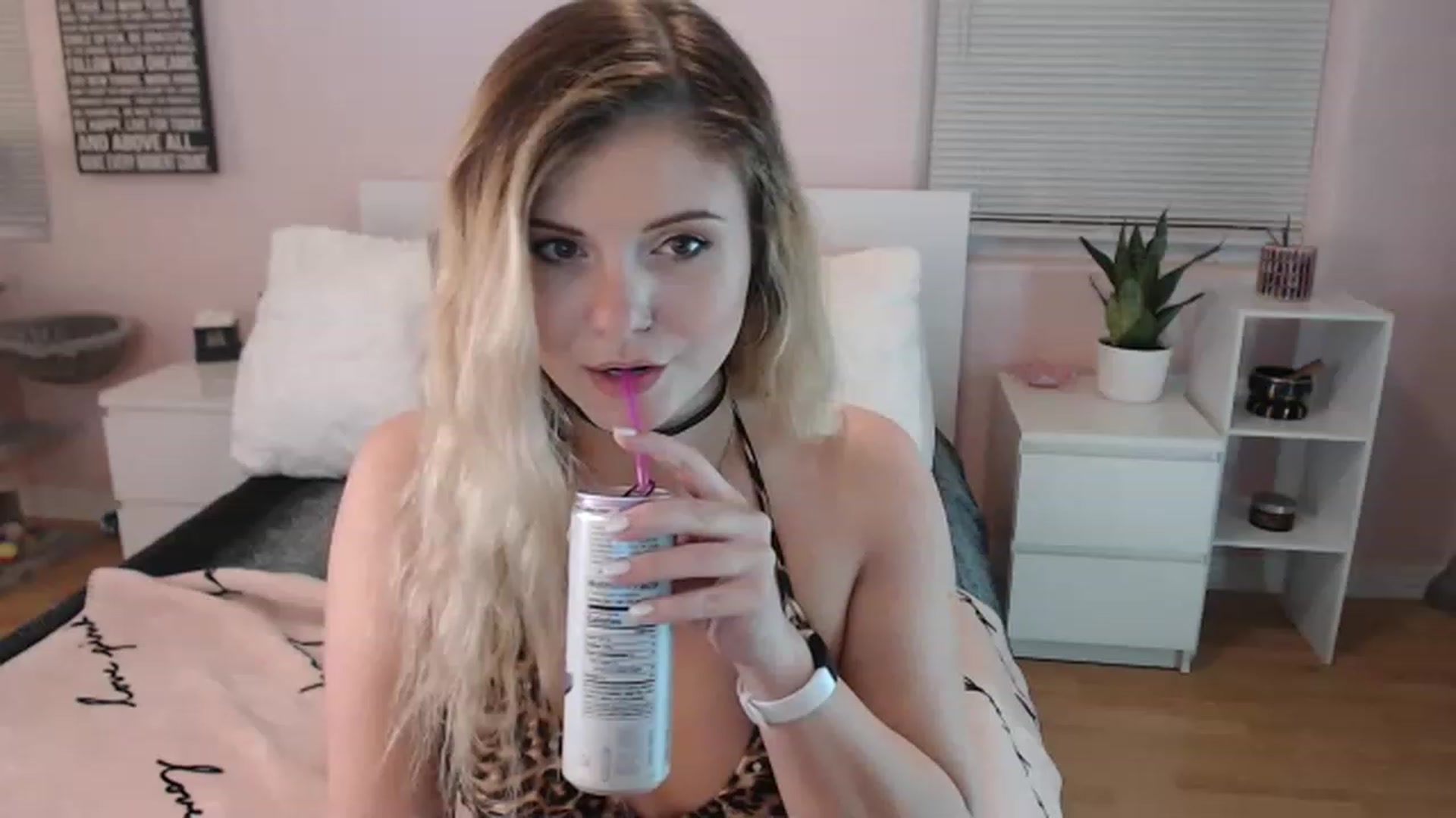 Gallery image thumbnail from Maddz_Jo's myfreecams stream on, 04/27/2023, 04:29 image 14 of 20