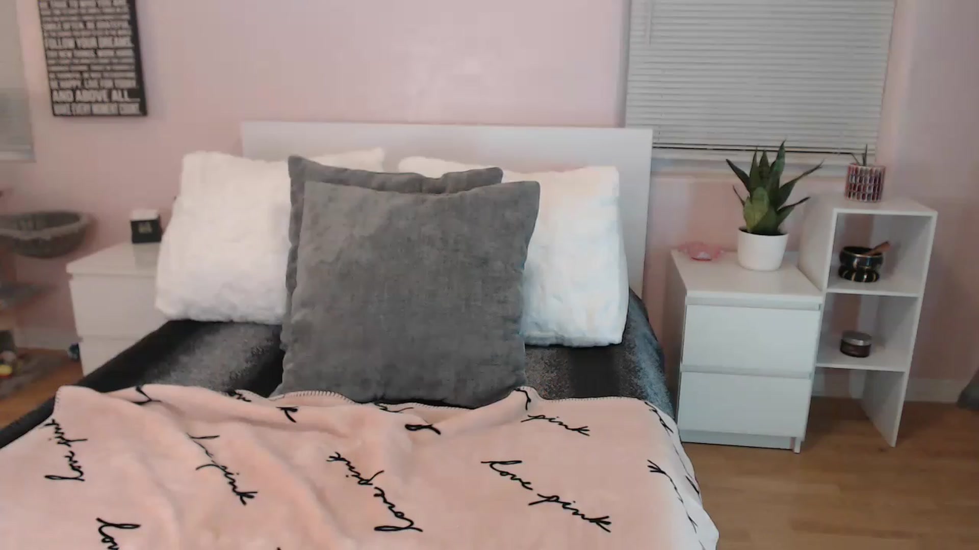 Gallery image thumbnail from Maddz_Jo's myfreecams stream on, 04/27/2023, 04:29 image 16 of 20