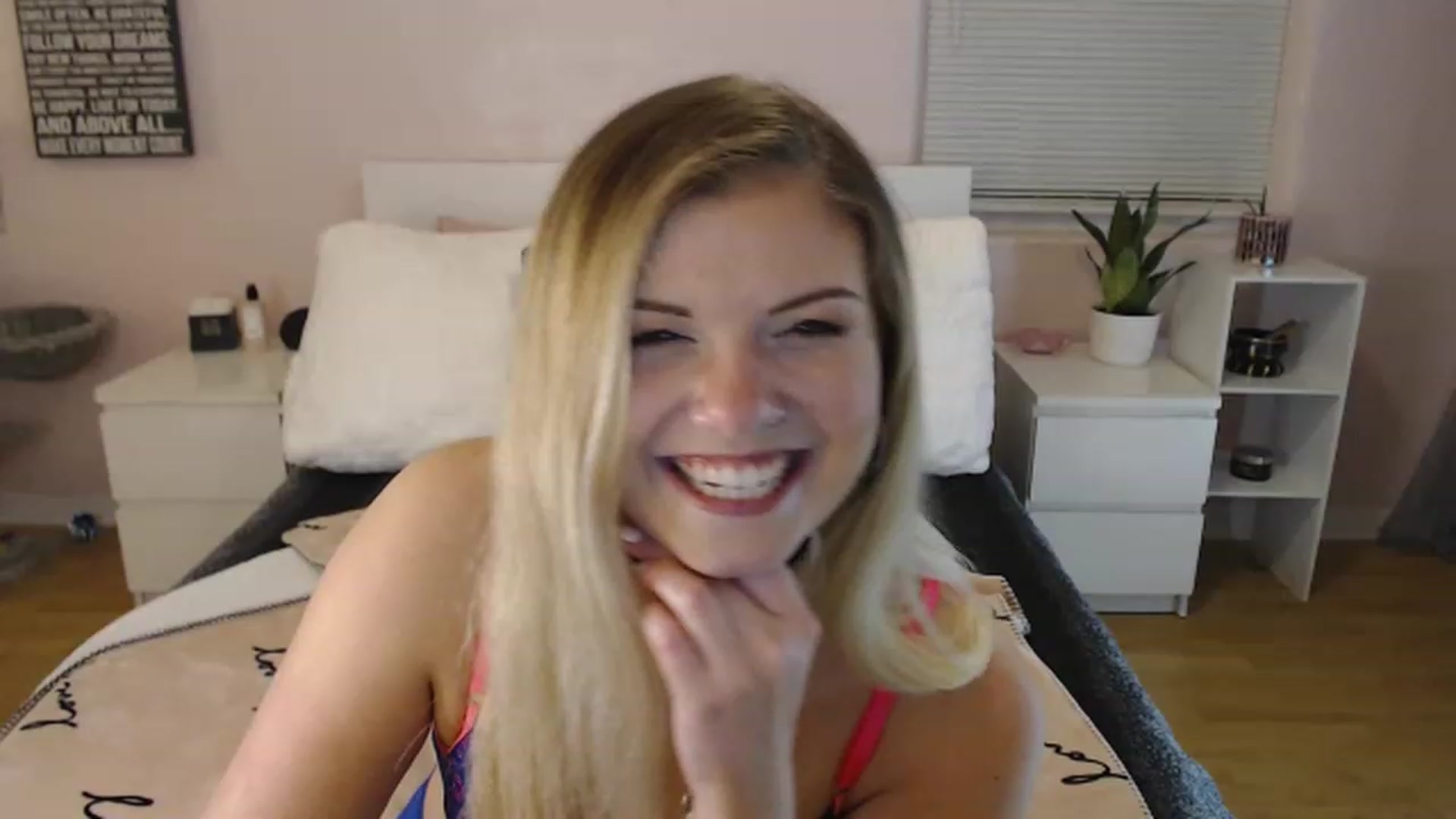 Gallery image thumbnail from Maddz_Jo's myfreecams stream on, 04/29/2023, 04:41 image 11 of 20