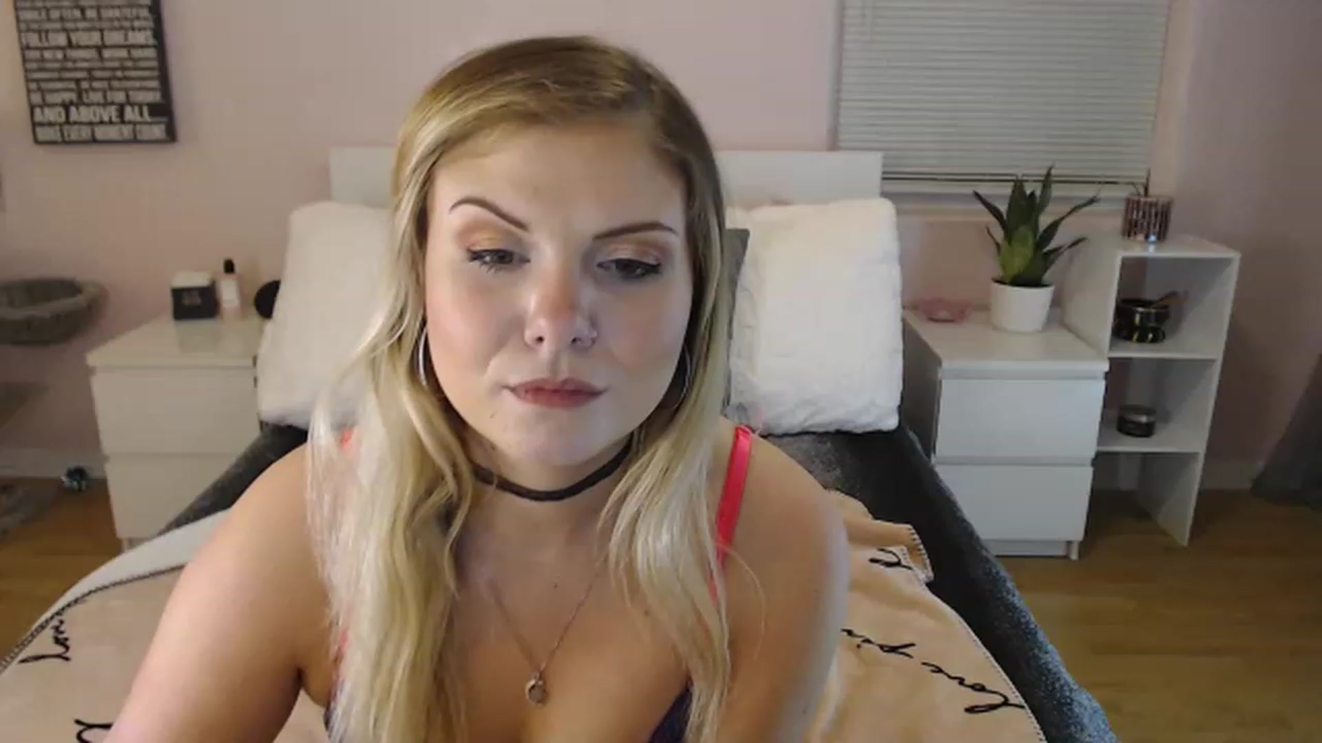 Gallery image thumbnail from Maddz_Jo's myfreecams stream on, 04/29/2023, 04:41 image 17 of 20