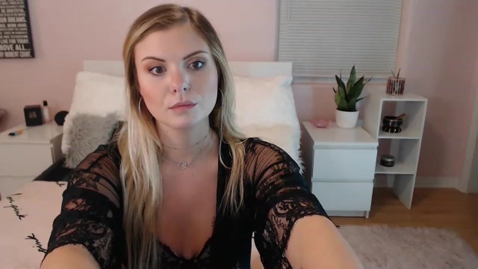 Gallery image thumbnail from Maddz_Jo's myfreecams stream on, 05/04/2023, 04:49 image 17 of 20