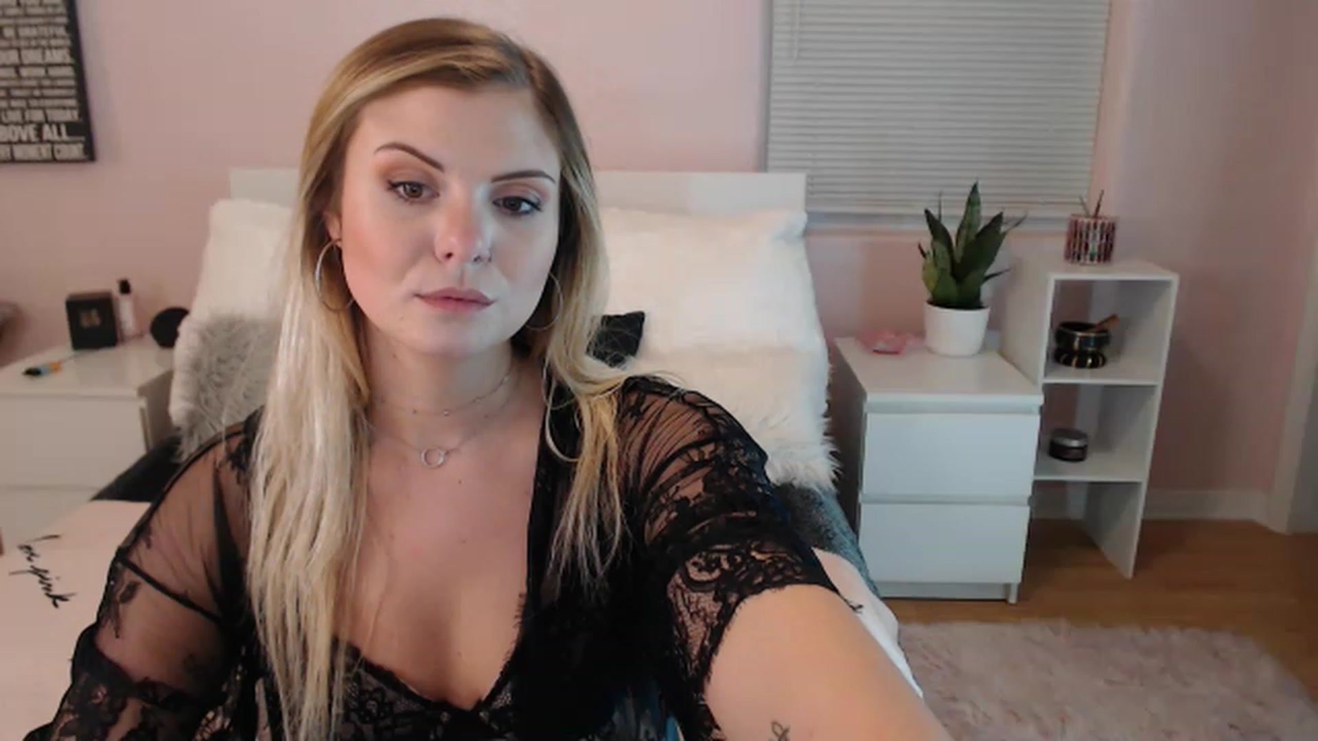Gallery image thumbnail from Maddz_Jo's myfreecams stream on, 05/04/2023, 04:49 image 16 of 20