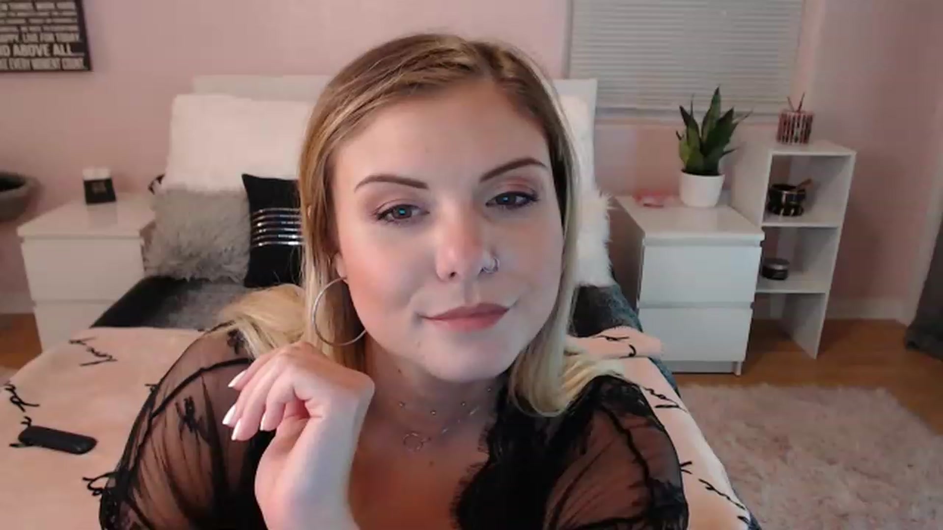 Gallery image thumbnail from Maddz_Jo's myfreecams stream on, 05/05/2023, 05:10 image 5 of 20
